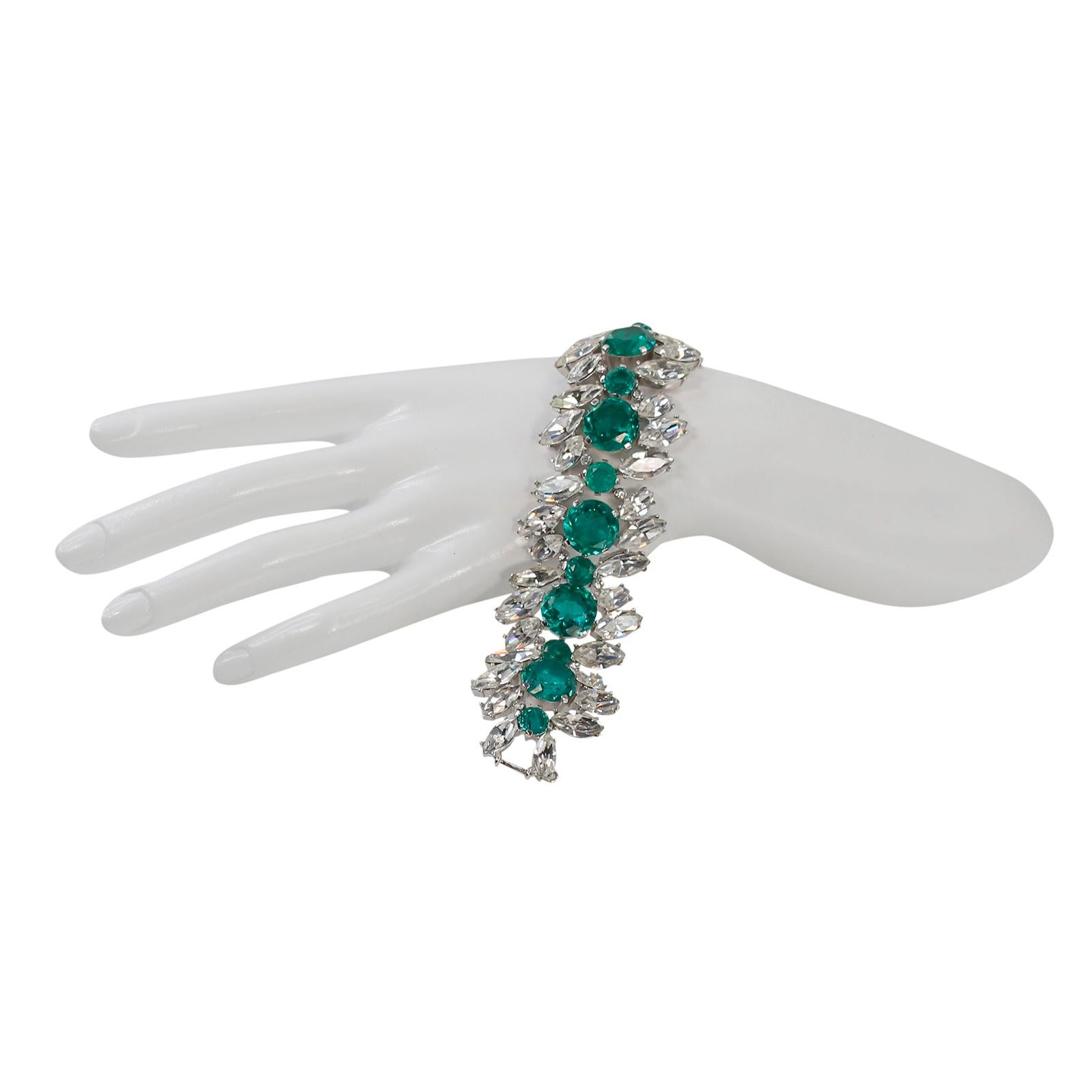 Vintage Trifari Emerald Green and Crystal Bracelet Circa 1960s In Good Condition For Sale In New York, NY