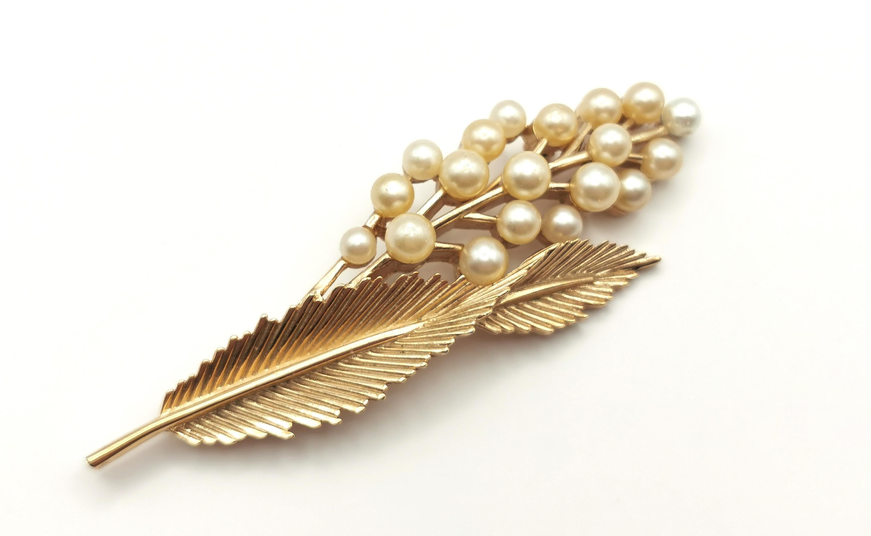 Retro Vintage Trifari faux pearl spray brooch, Gold tone For Sale