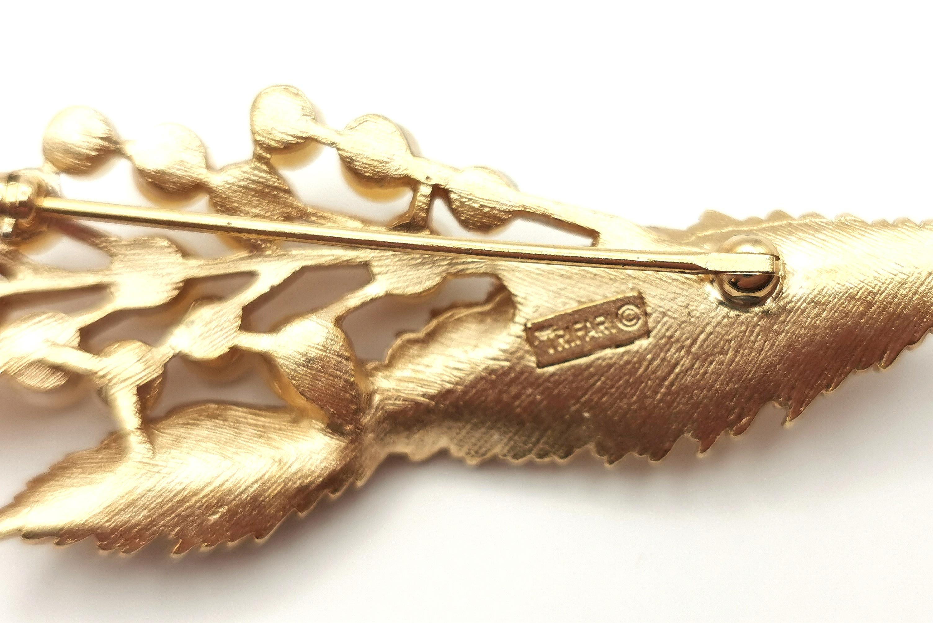 Vintage Trifari faux pearl spray brooch, Gold tone For Sale 3