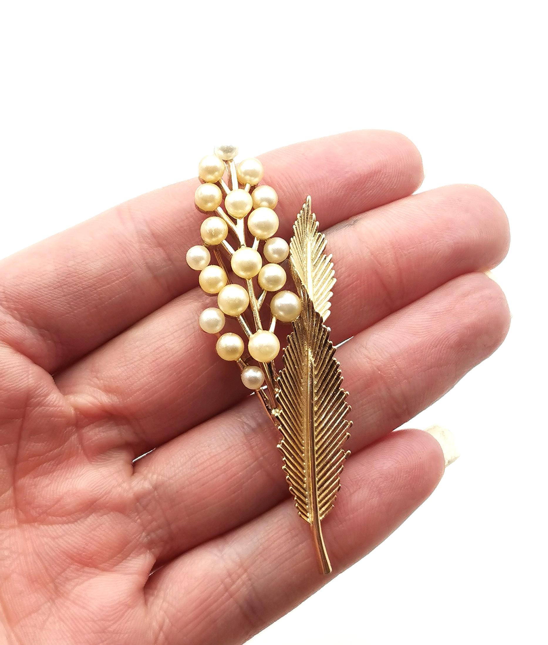 Vintage Trifari faux pearl spray brooch, Gold tone For Sale 4