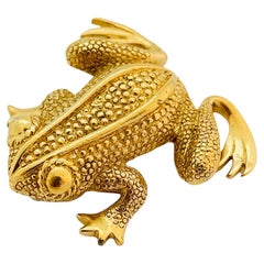 Vintage TRIFARI frog gold designer runway brooch
