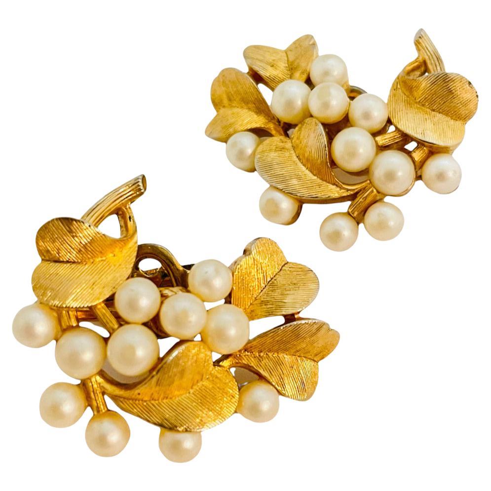 Vintage TRIFARI gold leaf pearl earrings