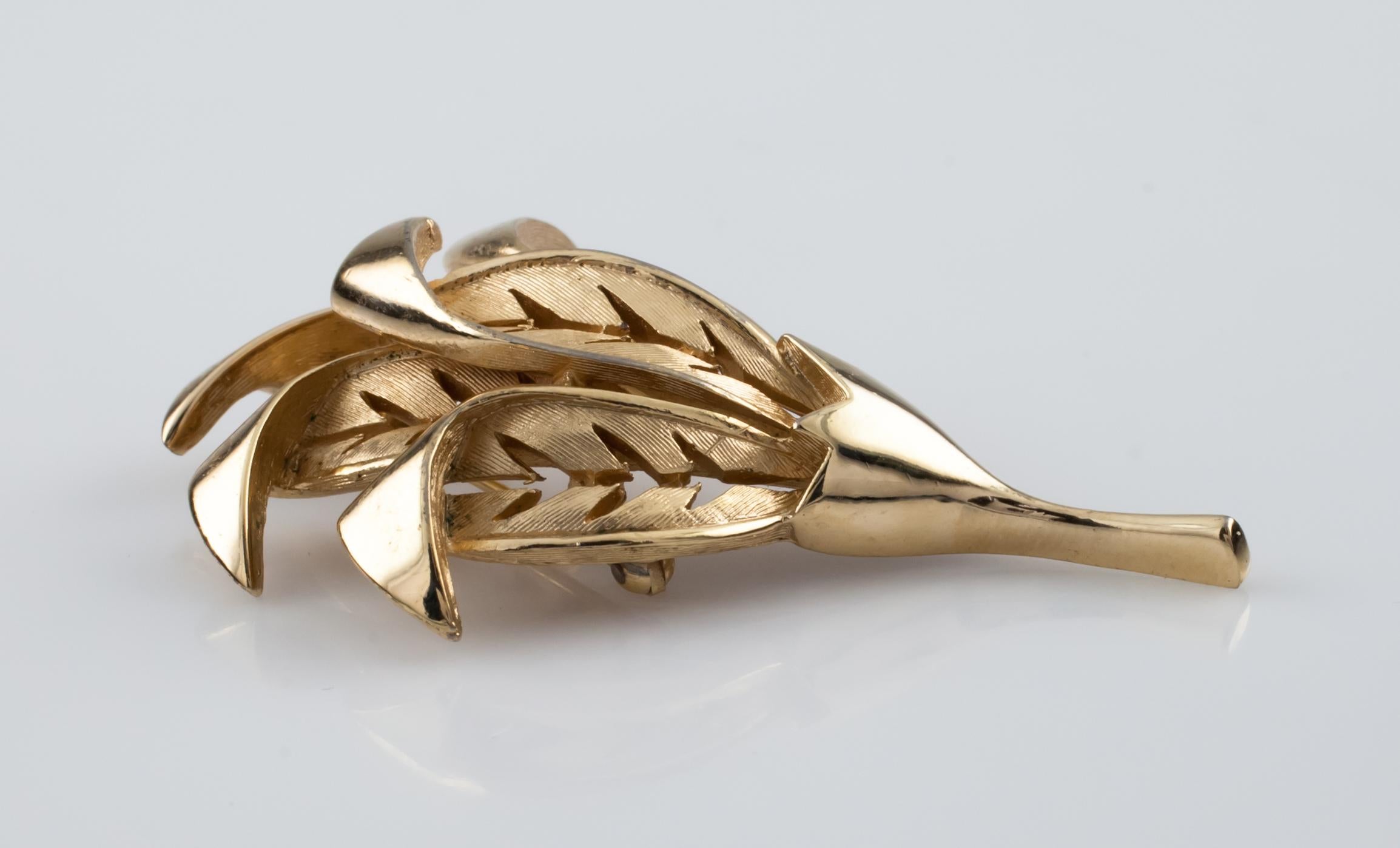 Art Nouveau Vintage Trifari Gold-Plated Leaf Brooch For Sale