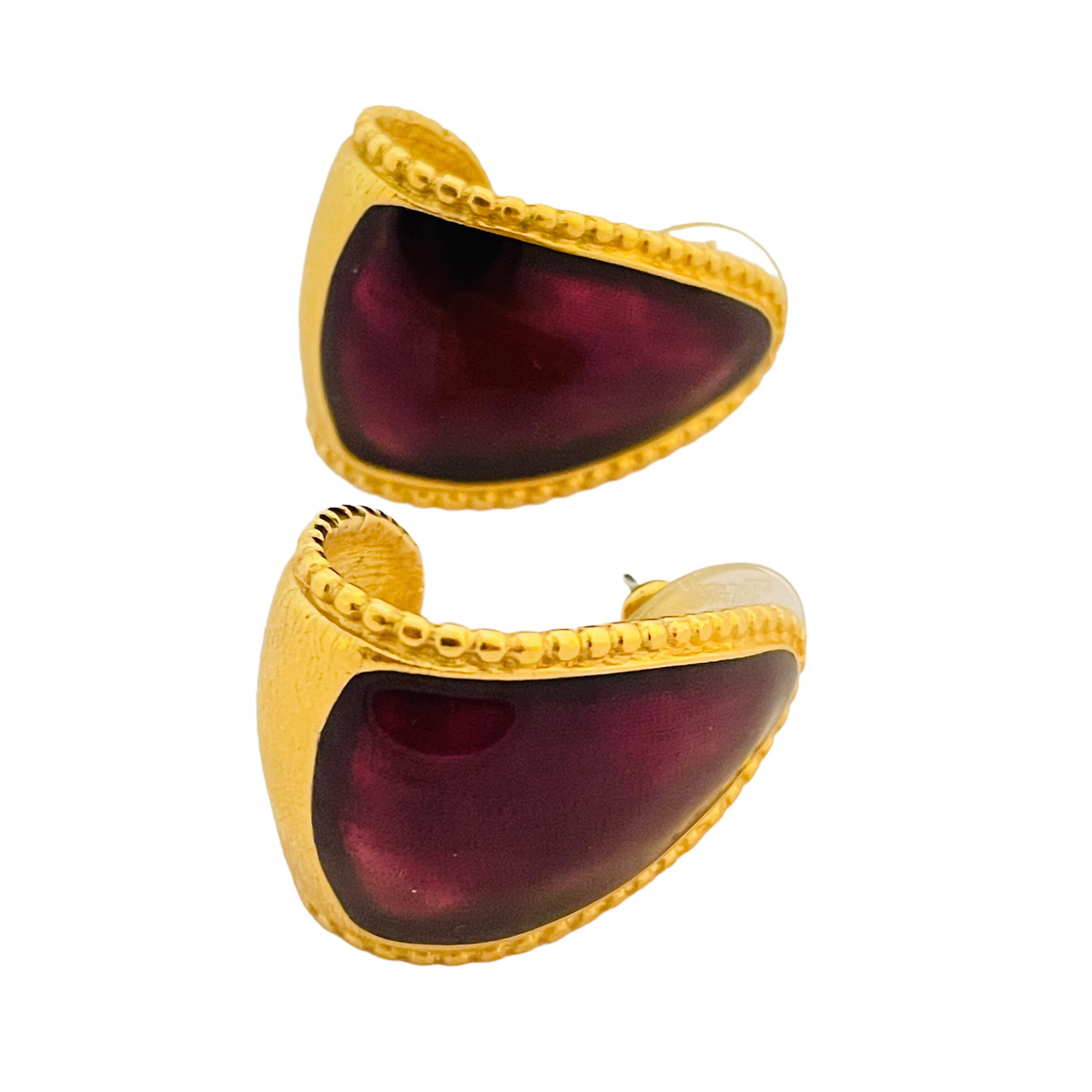 Vintage TRIFARI gold purple enamel designer runway pierced earrings In Good Condition For Sale In Palos Hills, IL