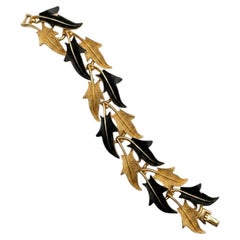 Bracciale vintage Trifari con maglie a forma di foglia, placcato oro e smalto nero