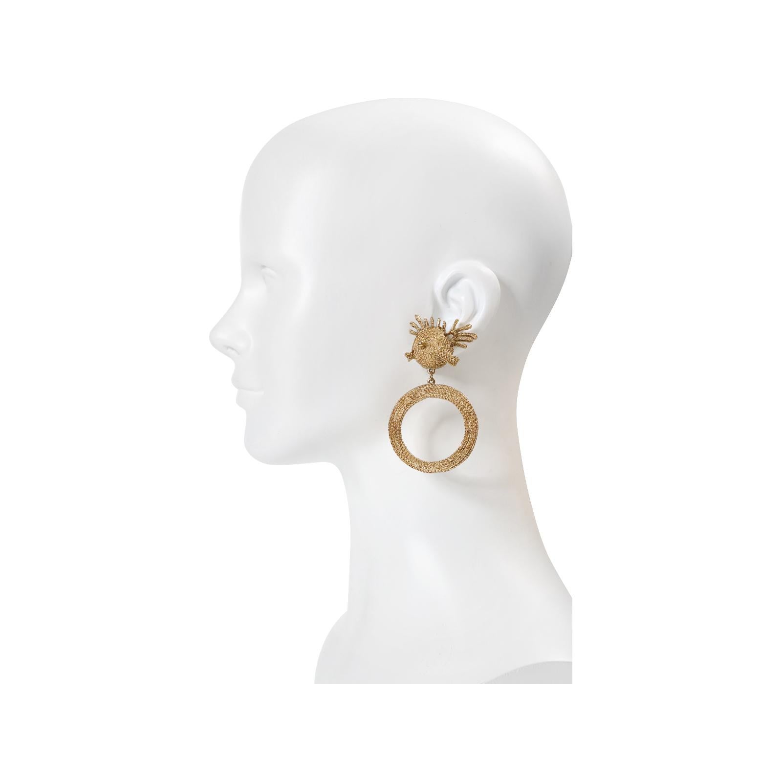 Vintage Trifari Gold Tone Dangling Fish Hoop Earrings, circa 1980s In Good Condition For Sale In New York, NY