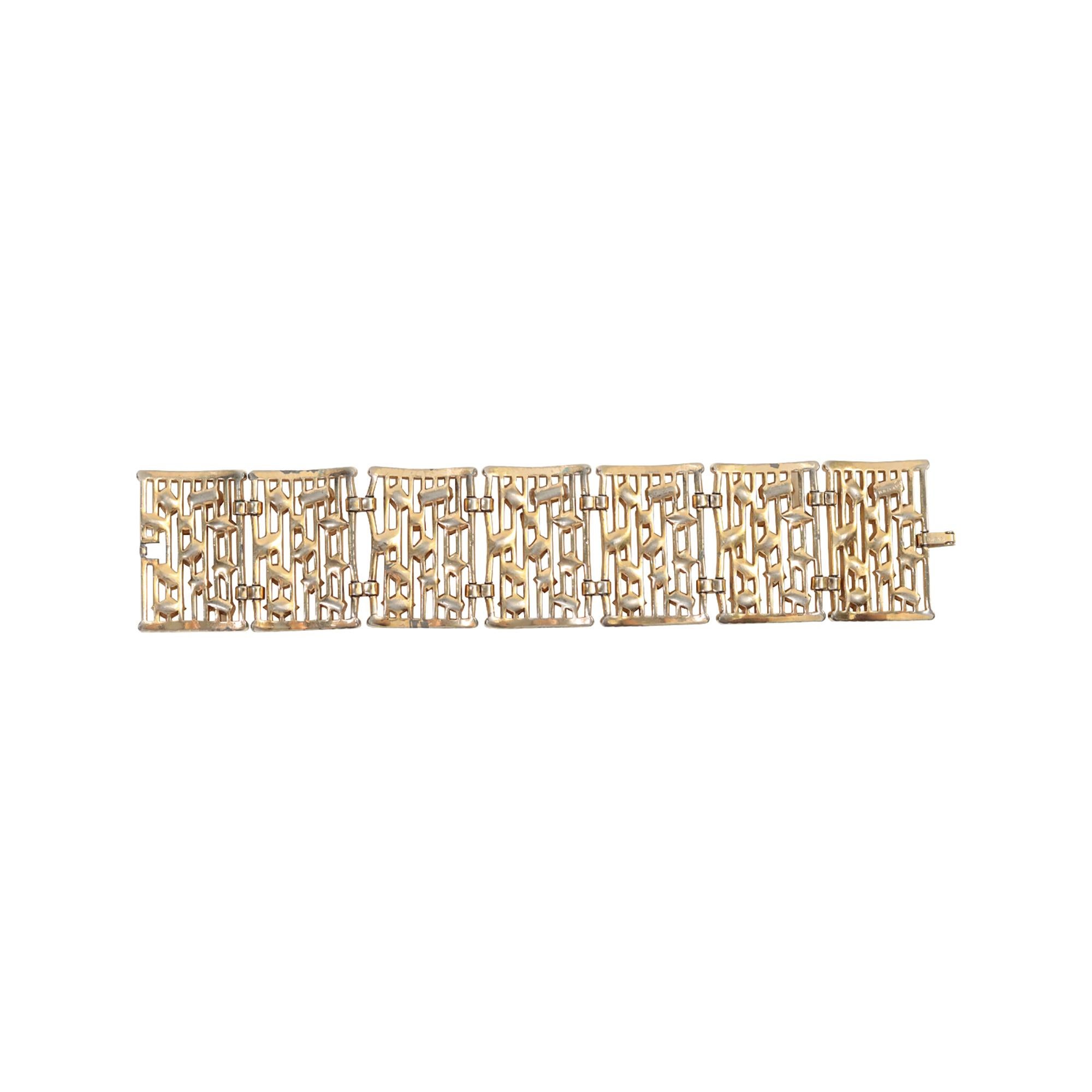 Trifari vintage tono oro  Pulsera ancha de diamantes Circa 1960s en venta 3