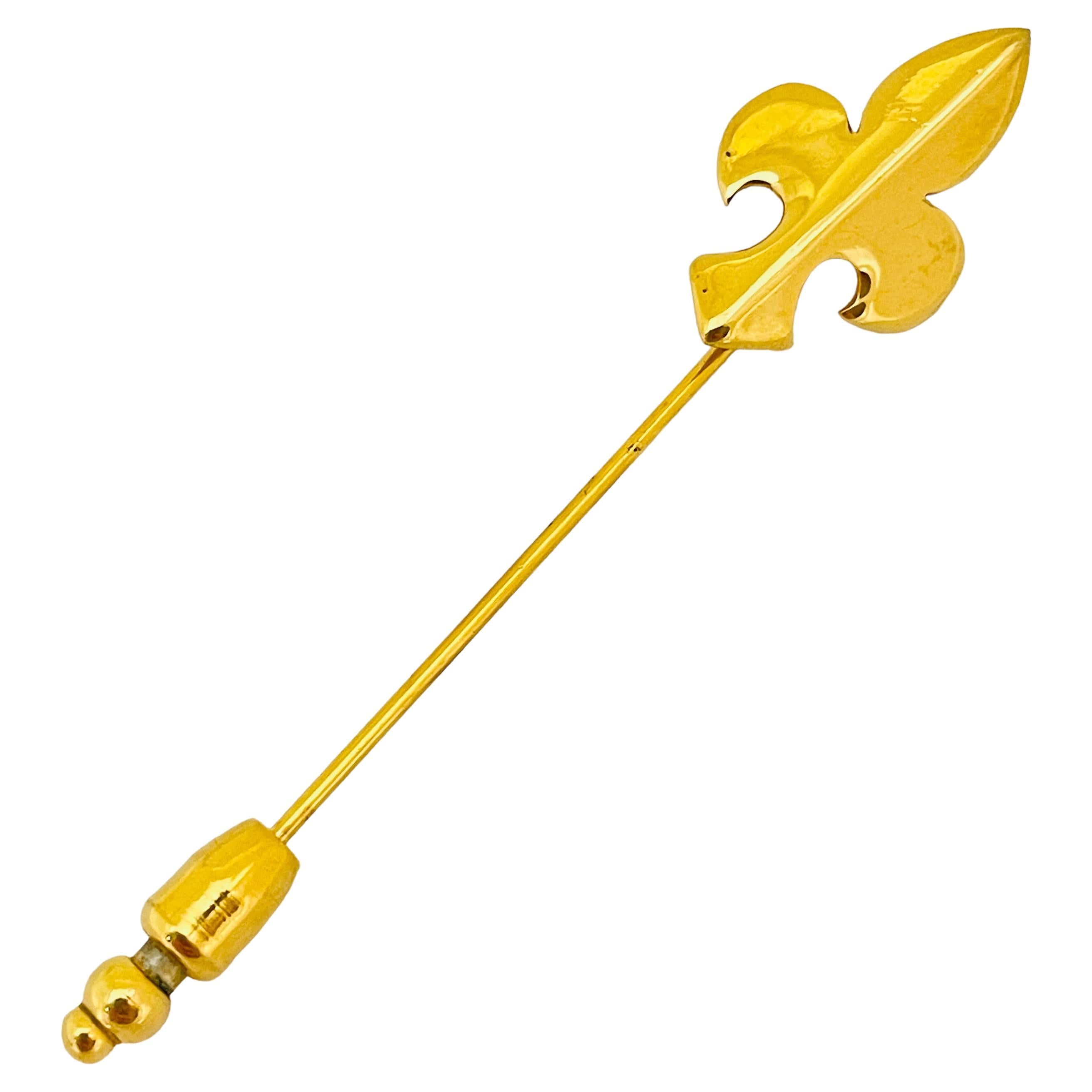 Vintage TRIFARI gold tone fleur de lis designer stick pin  For Sale