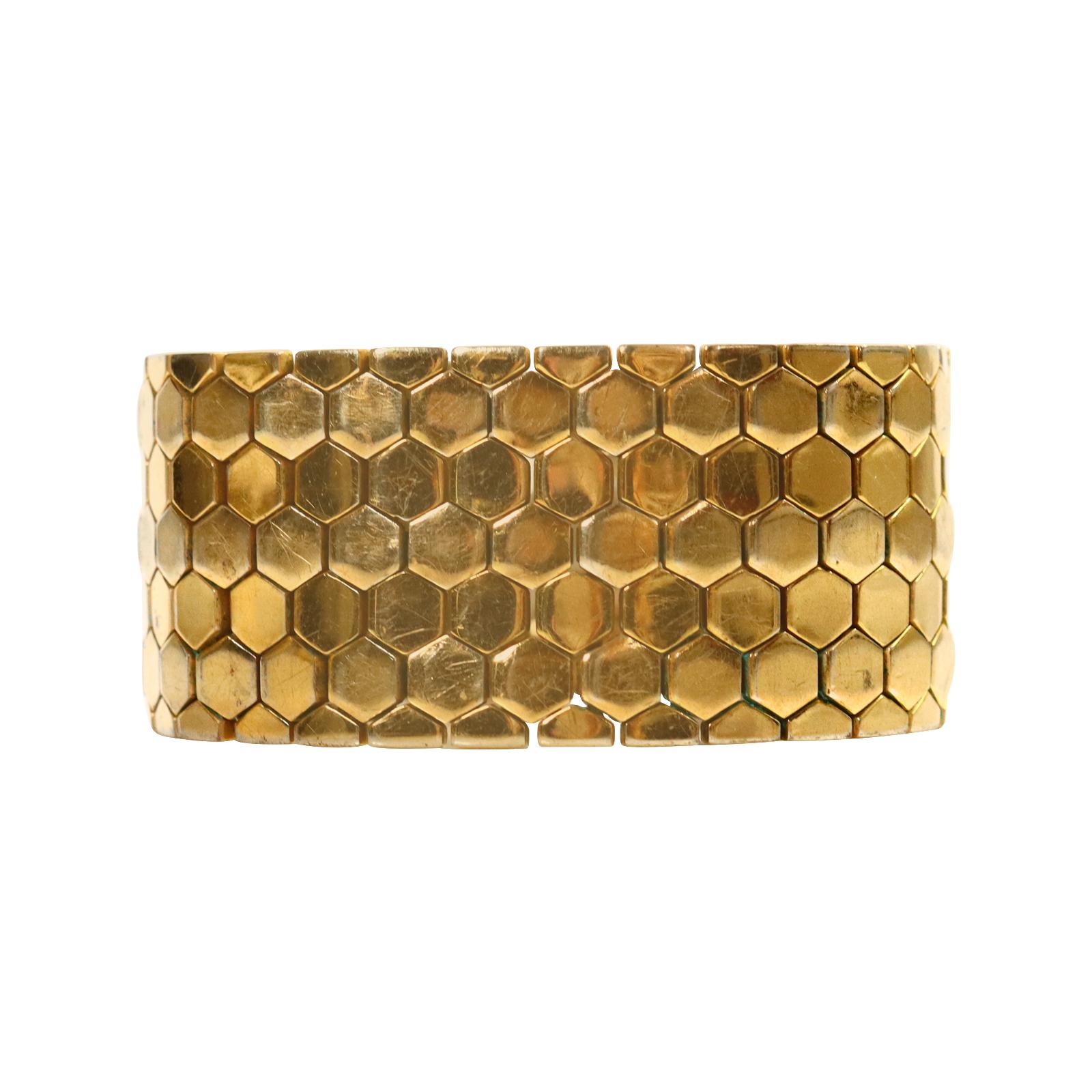 Vintage Trifari Gold Tone Honeycomb Bracelet In Good Condition For Sale In New York, NY
