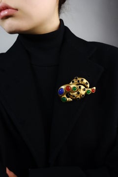 Vintage Trifari Gold Tone Multi-Color Stone Brooch