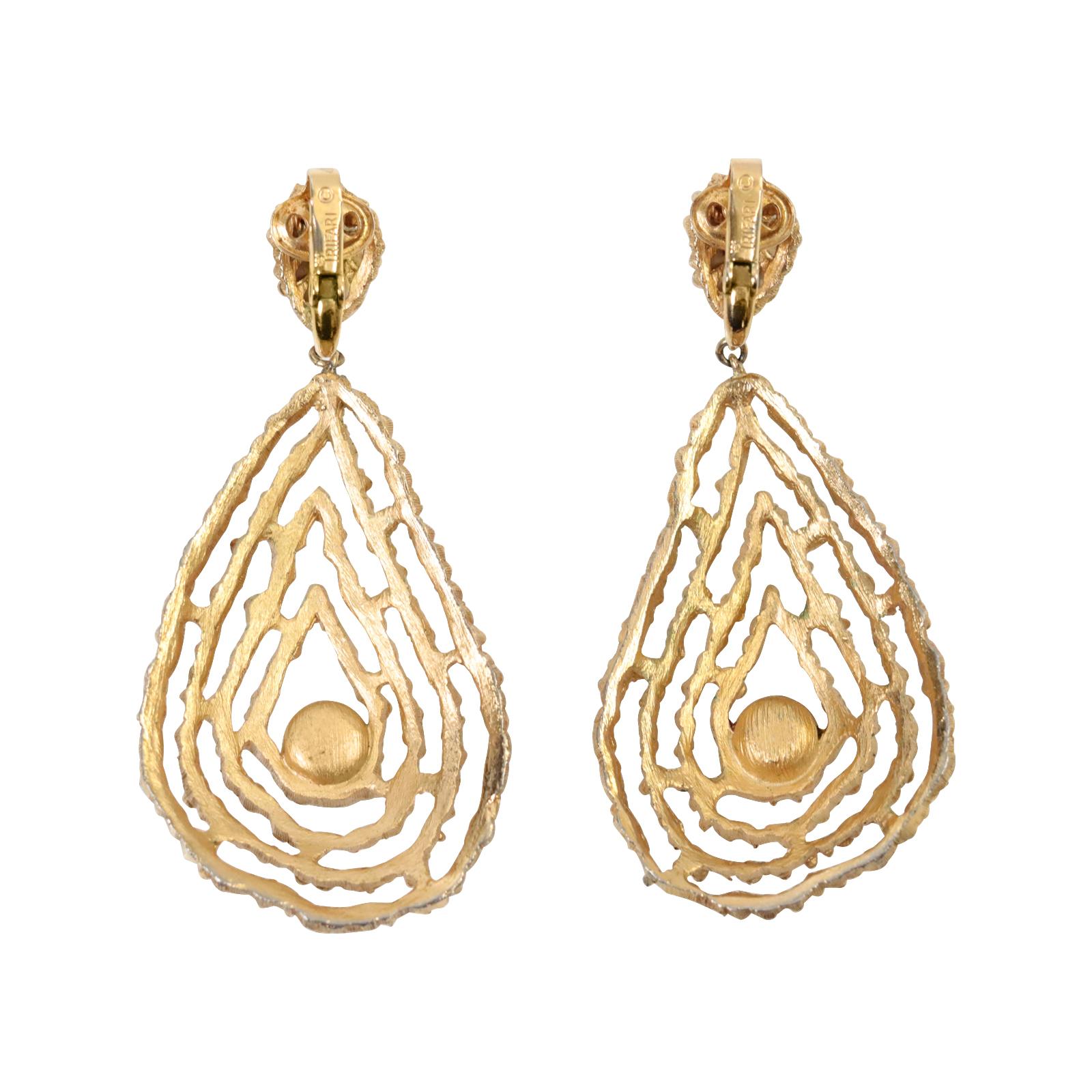 Vintage Trifari Gold Tone With Faux Pearl Earrings Circa 1980s For Sale 1