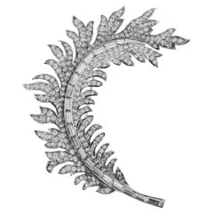 Trifari Broche vintage en forme de feuille de diamant, circa années 1940