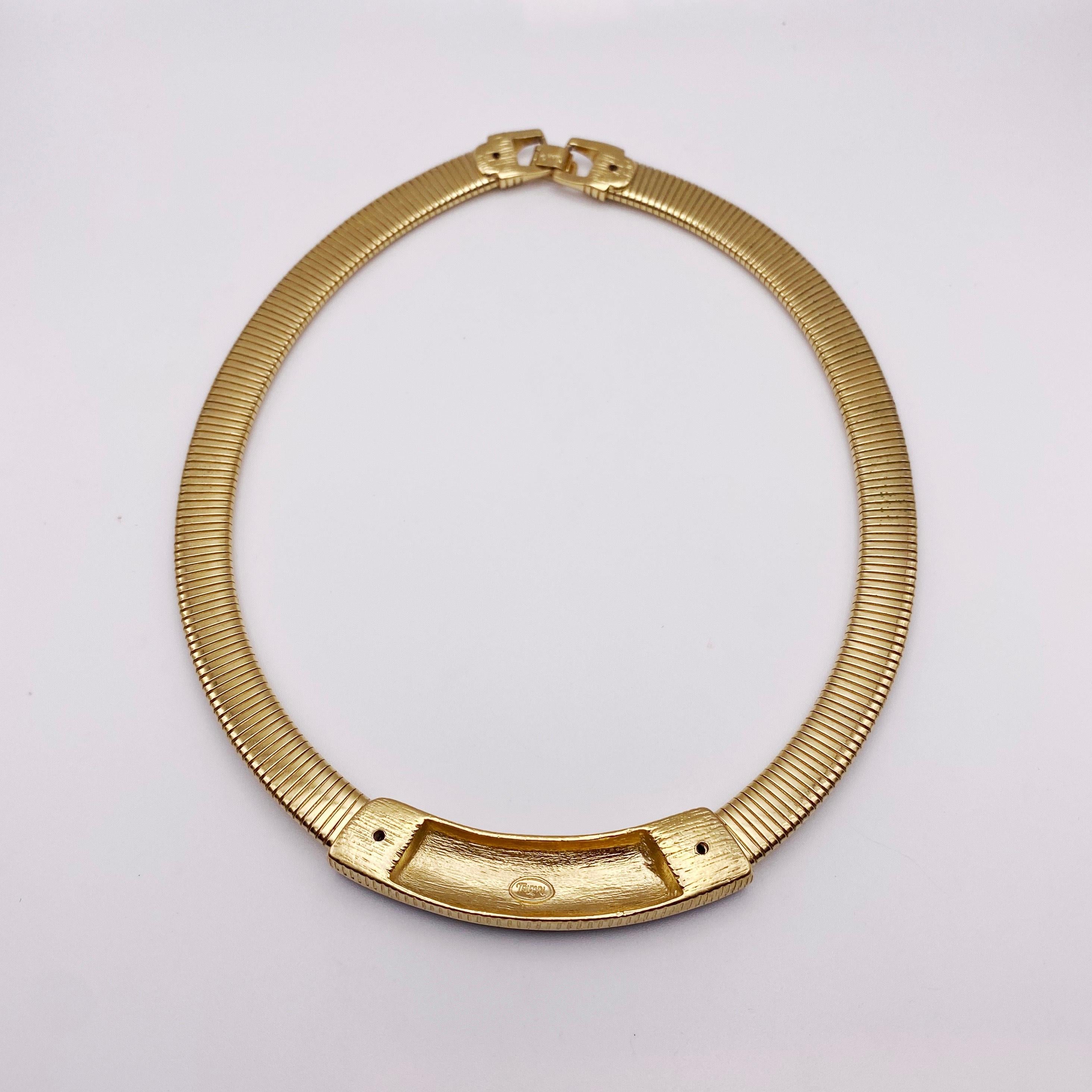 Vintage Trifari Omega Necklace In Good Condition In BALMAIN, AU