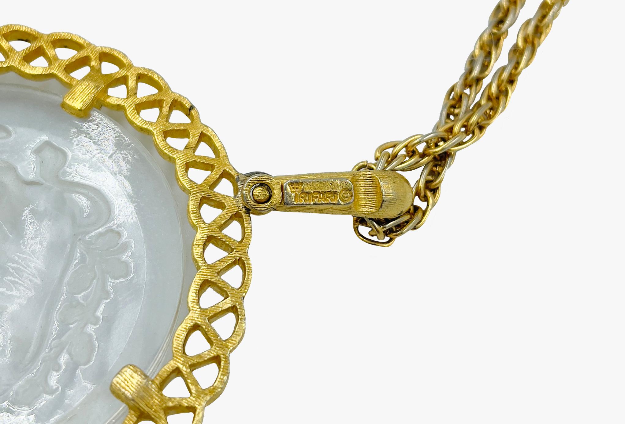 Women's or Men's Vintage Trifari pendant necklace, 1980s For Sale