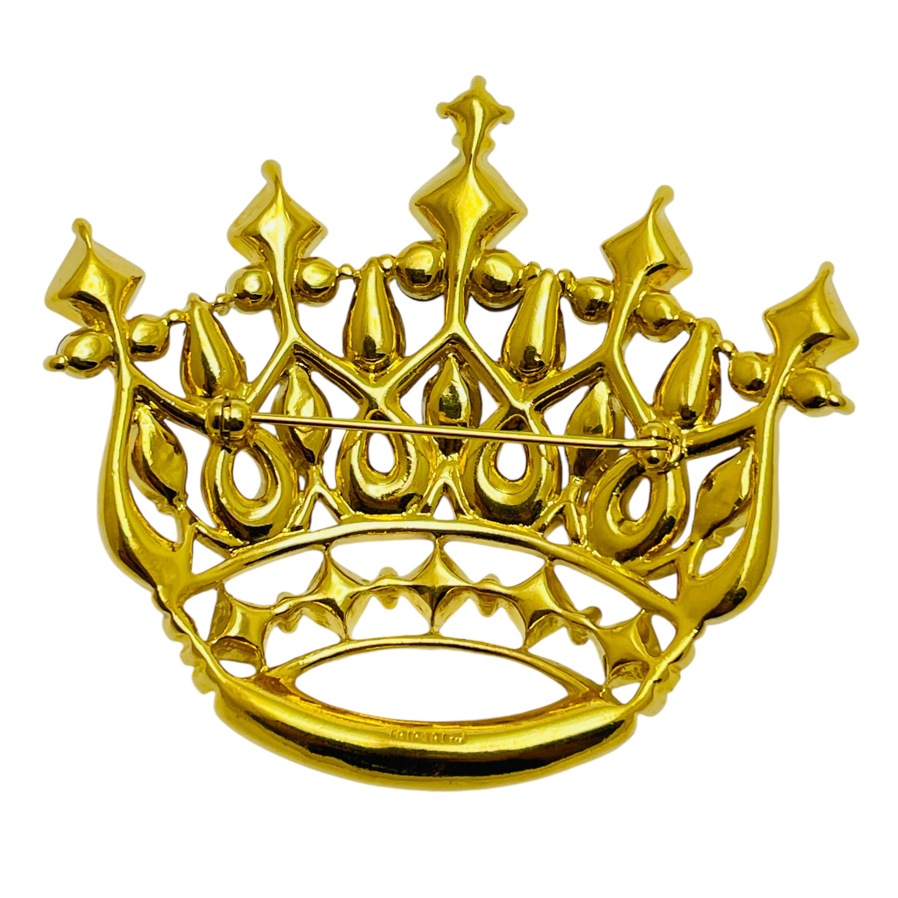 Vintage TRIFARI signed gold tone crown royal jewel rhinestone designer brooch In Good Condition For Sale In Palos Hills, IL