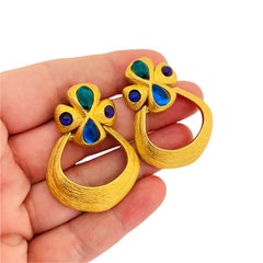 Vintage TRIFARI TM oro cruz aldaba puerta joya cabujón diseñador pasarela earrin
