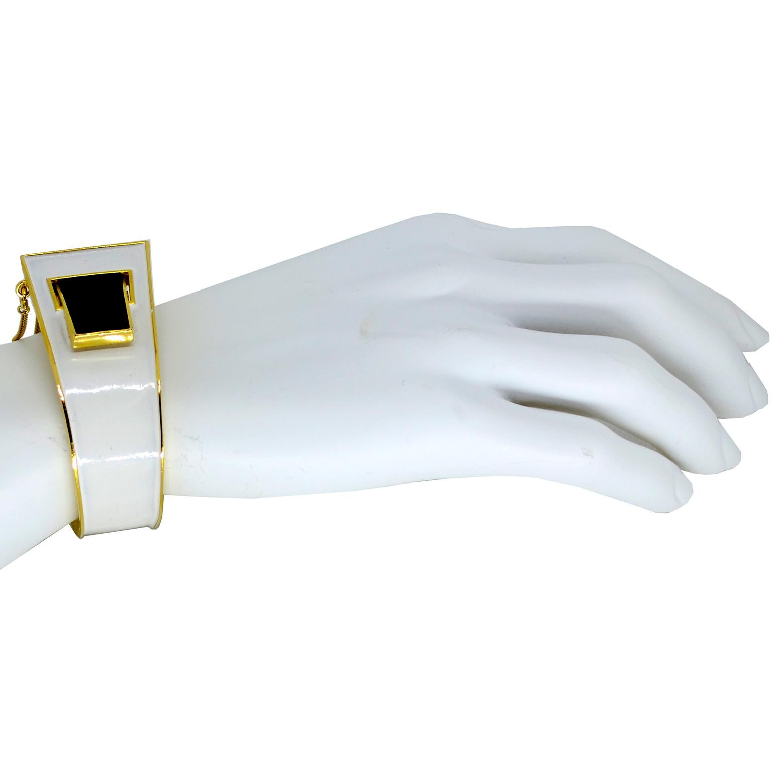 Women's Vintage Trifari White & Black Enamel Gold Tone Hinged Clamper Bracelet