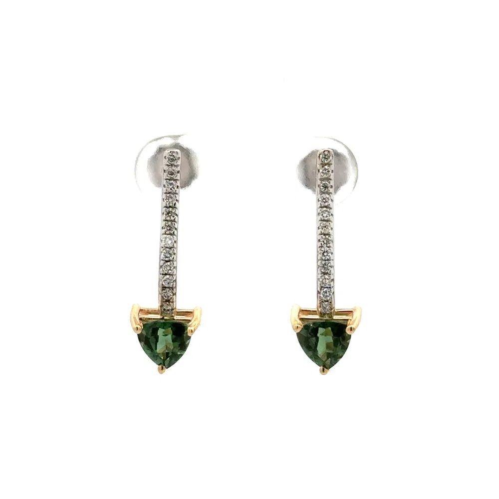 Pendientes de gota de oro de 2 tonos con turmalina verde trillón vintage y diamante RBC Modernista en venta