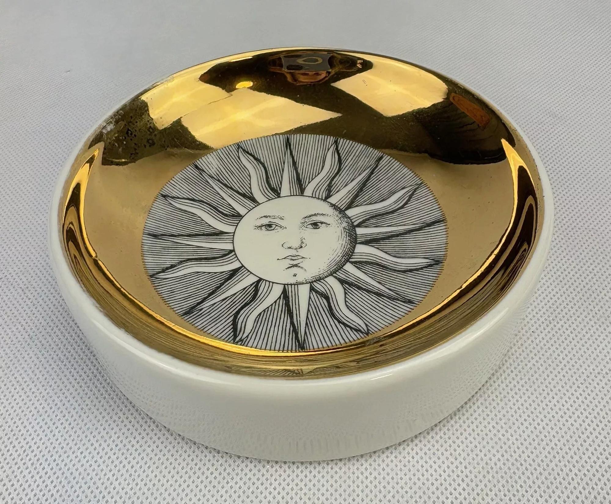 Plat à bijoux vintage de Piero Fornasetti.
Sun Burst 
