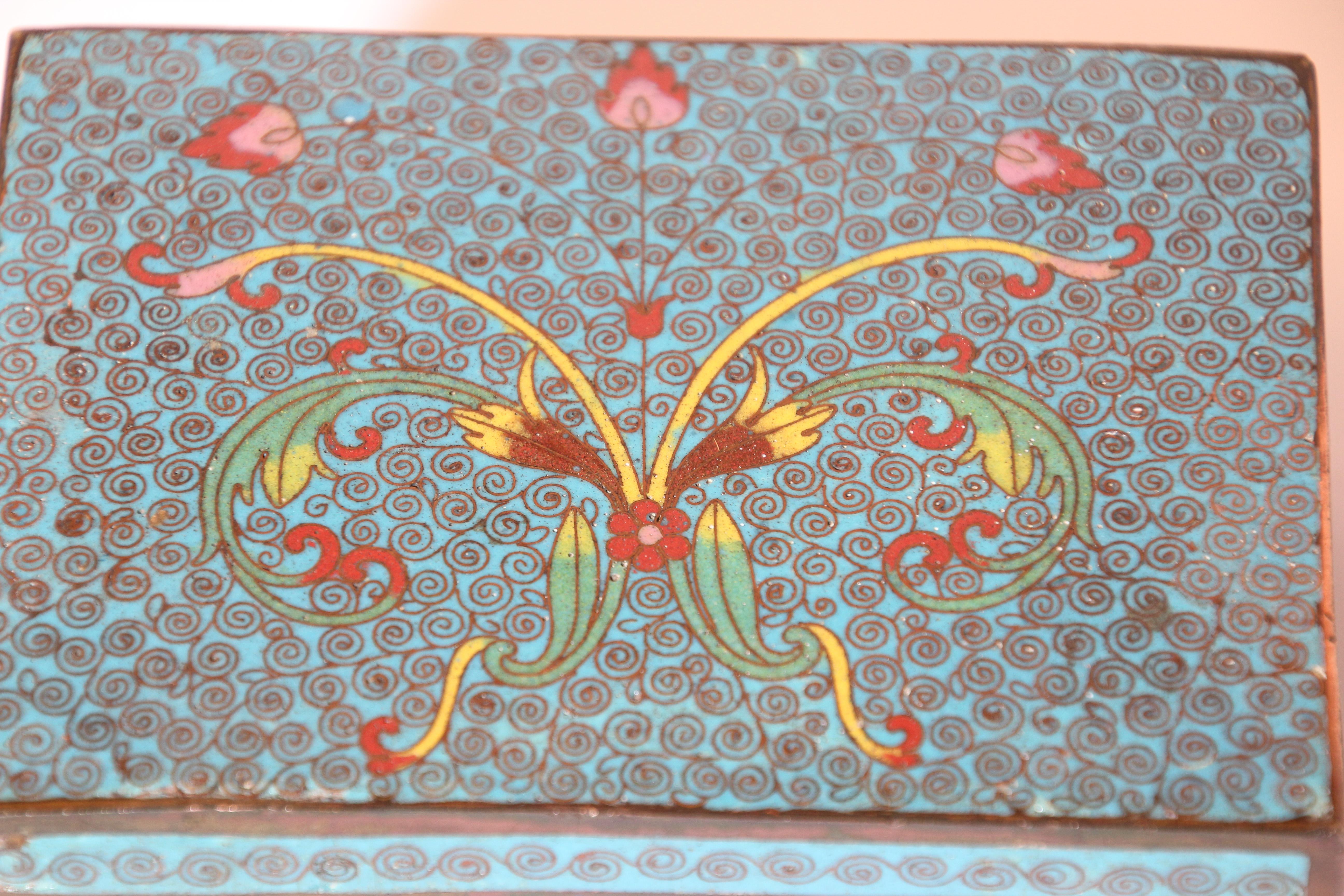 Vintage Trinket Metal Box with Hand Painted Enamel Asian Design In Fair Condition In North Hollywood, CA