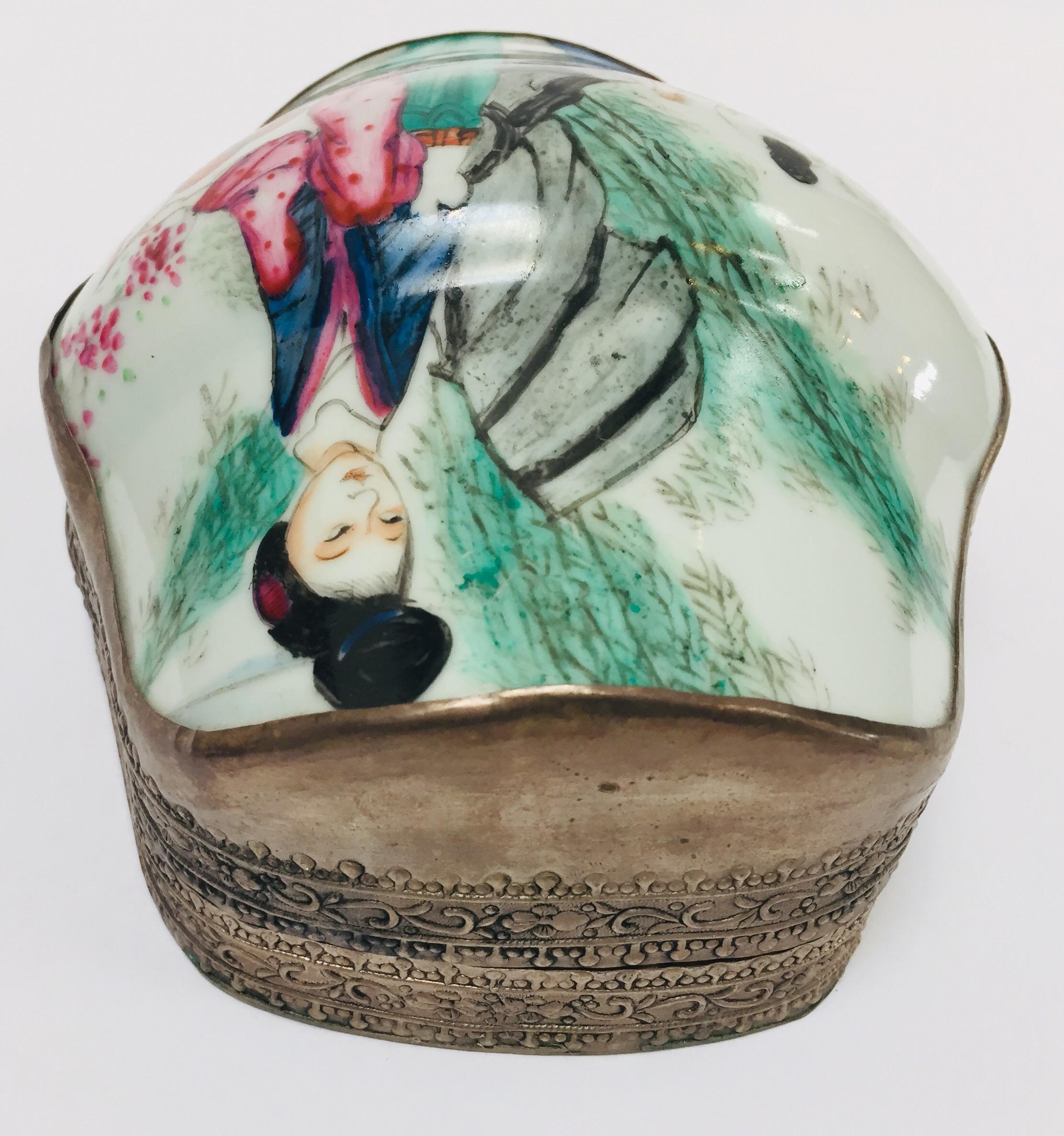 Vintage Trinket Metal Box with Porcelain Top Hand Painted Asian Scene In Good Condition For Sale In North Hollywood, CA