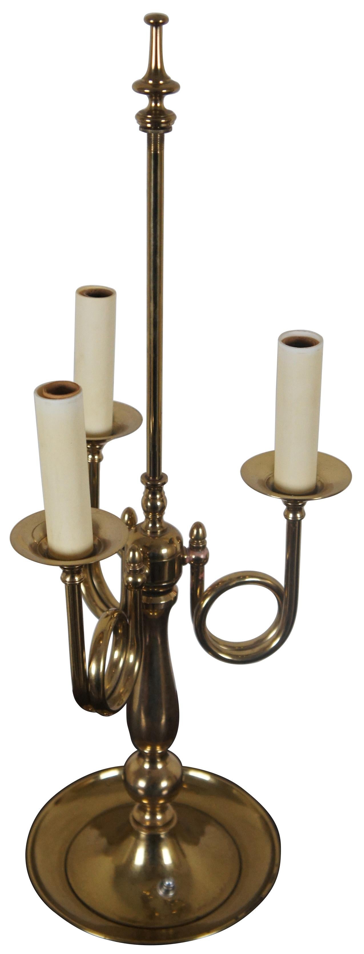 Vintage Triple Französisch Horn 3 Arm Messing Kandelaber Bouillotte Bibliothek Tischlampe (Französische Provence) im Angebot