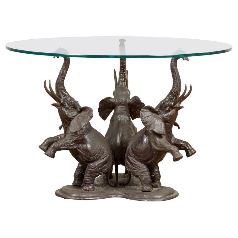 Base de table basse vintage à trois éléphants surélevés avec patine foncée,  20ème siècle En vente sur 1stDibs | table basse elephant verre, table  elephant