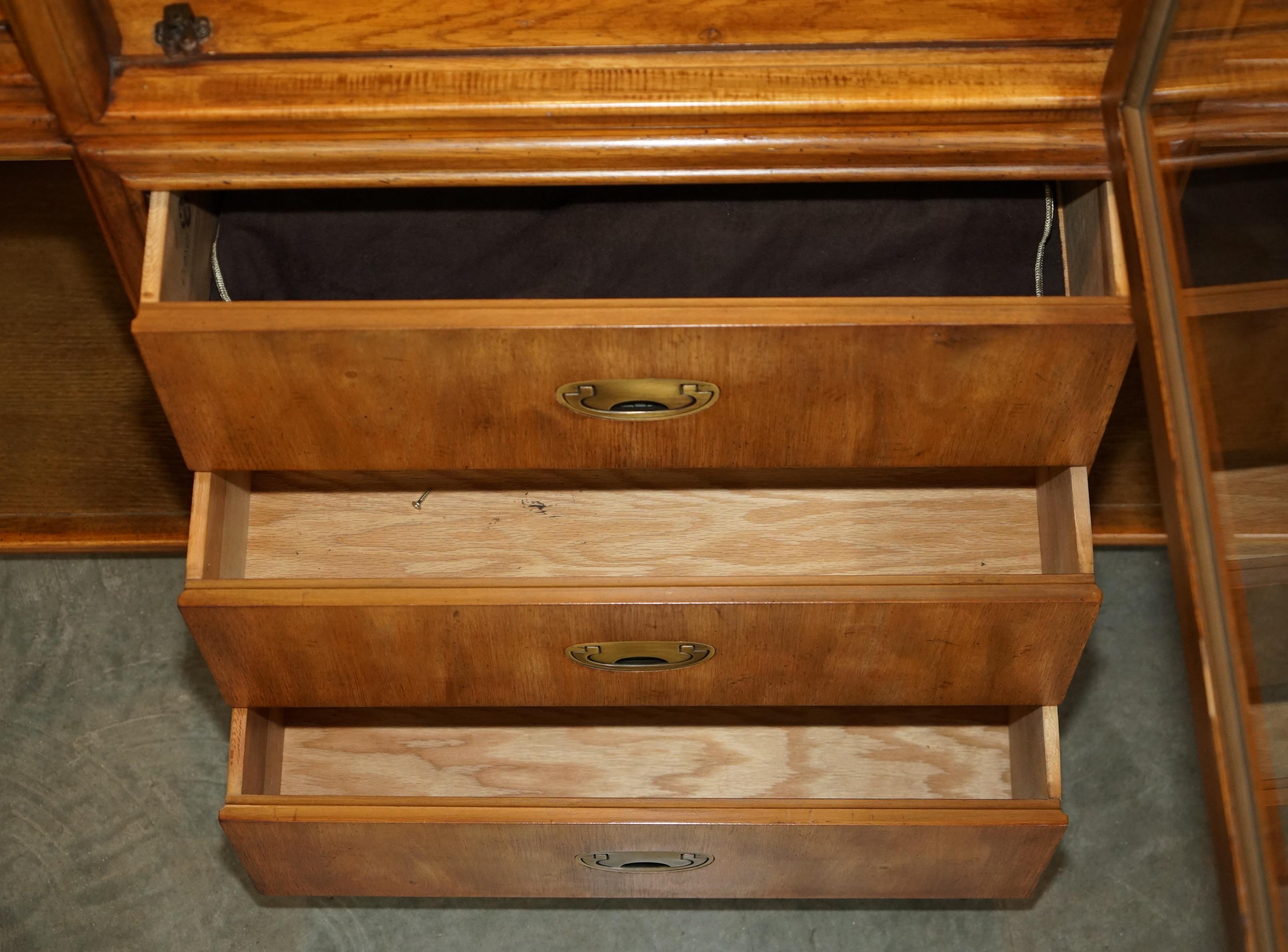 VINTAGE TRIPLE PUNTO LiGHT MILITAR CAMPAIGN DREXEL HERITAGE CABINET BOOKCASE en venta 8