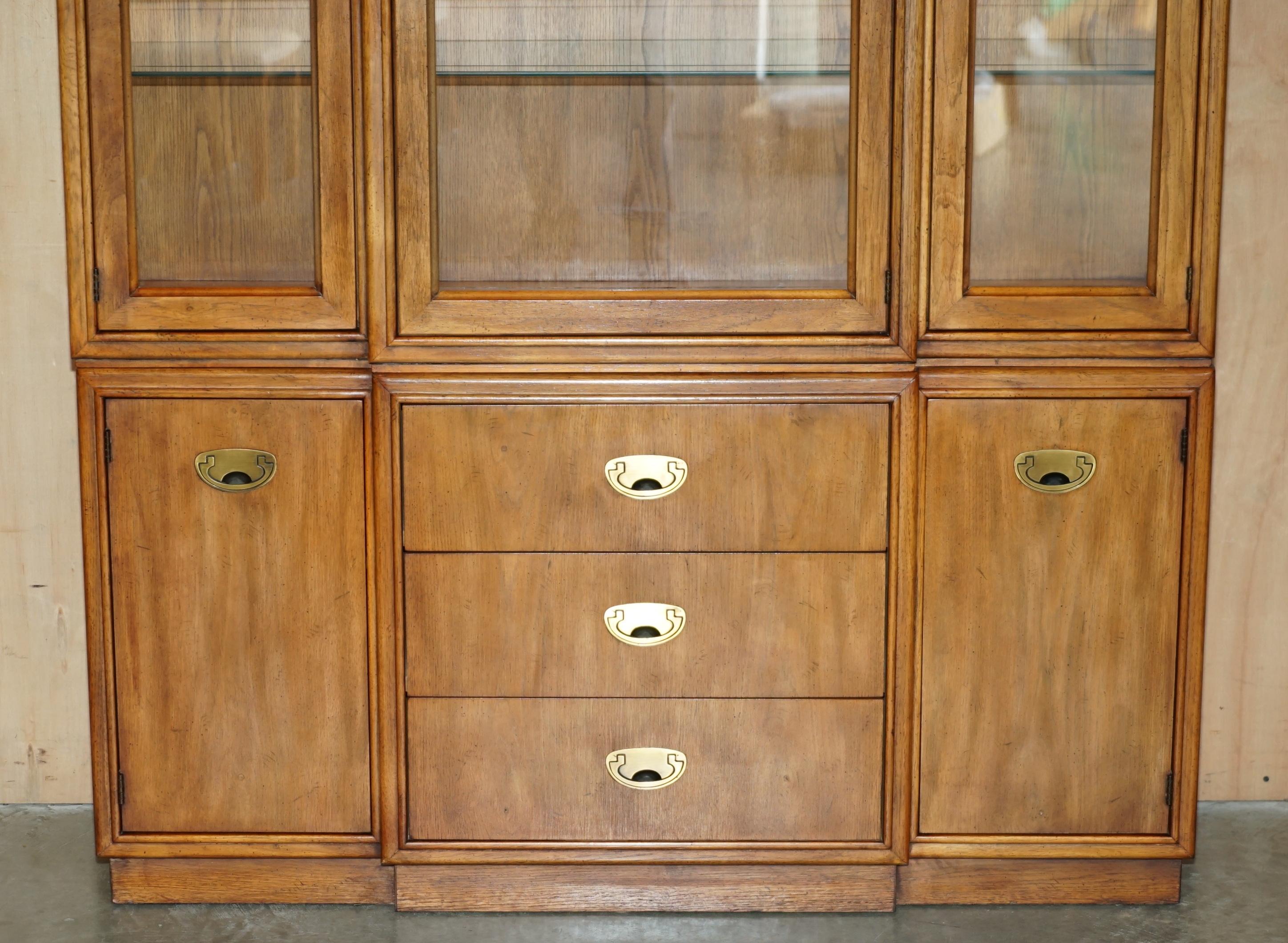 VINTAGE TRIPLE PUNTO LiGHT MILITAR CAMPAIGN DREXEL HERITAGE CABINET BOOKCASE Campaña en venta
