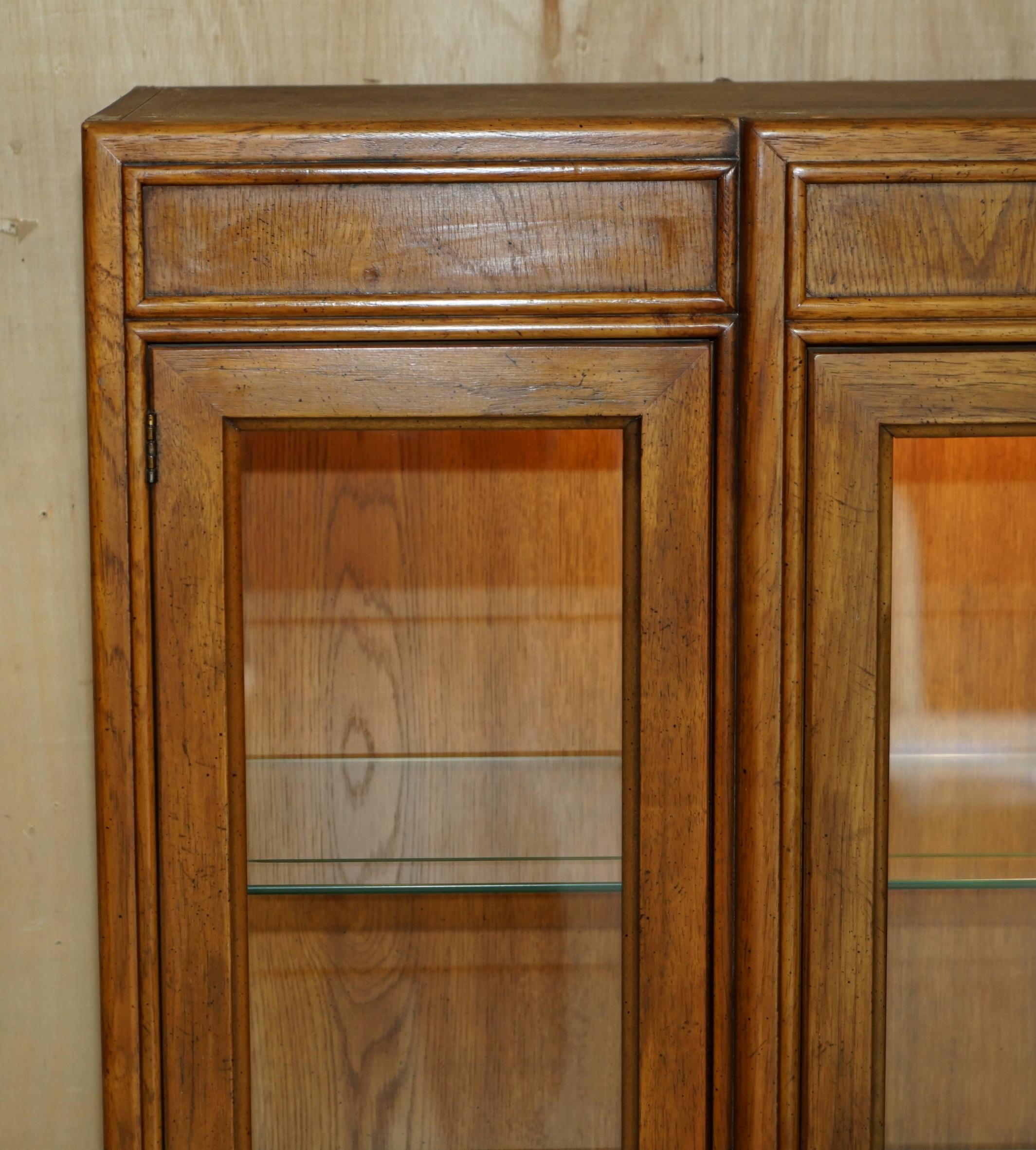 VINTAGE TRIPLE PUNTO LiGHT MILITAR CAMPAIGN DREXEL HERITAGE CABINET BOOKCASE en venta 1