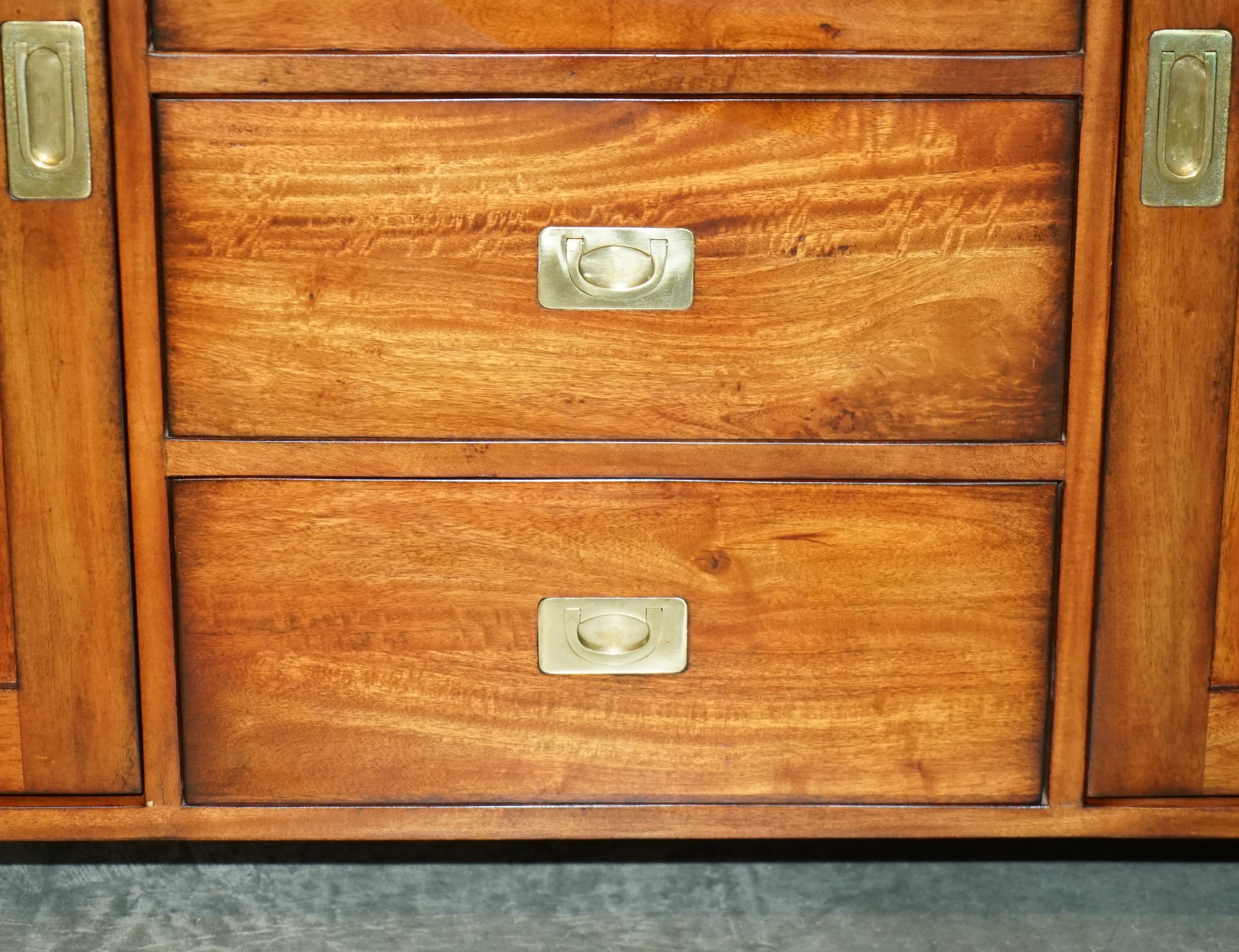 Libreria Vintage Triple Spot Light Military Campaigner Libreria Credenza Cassettiera in vendita 5