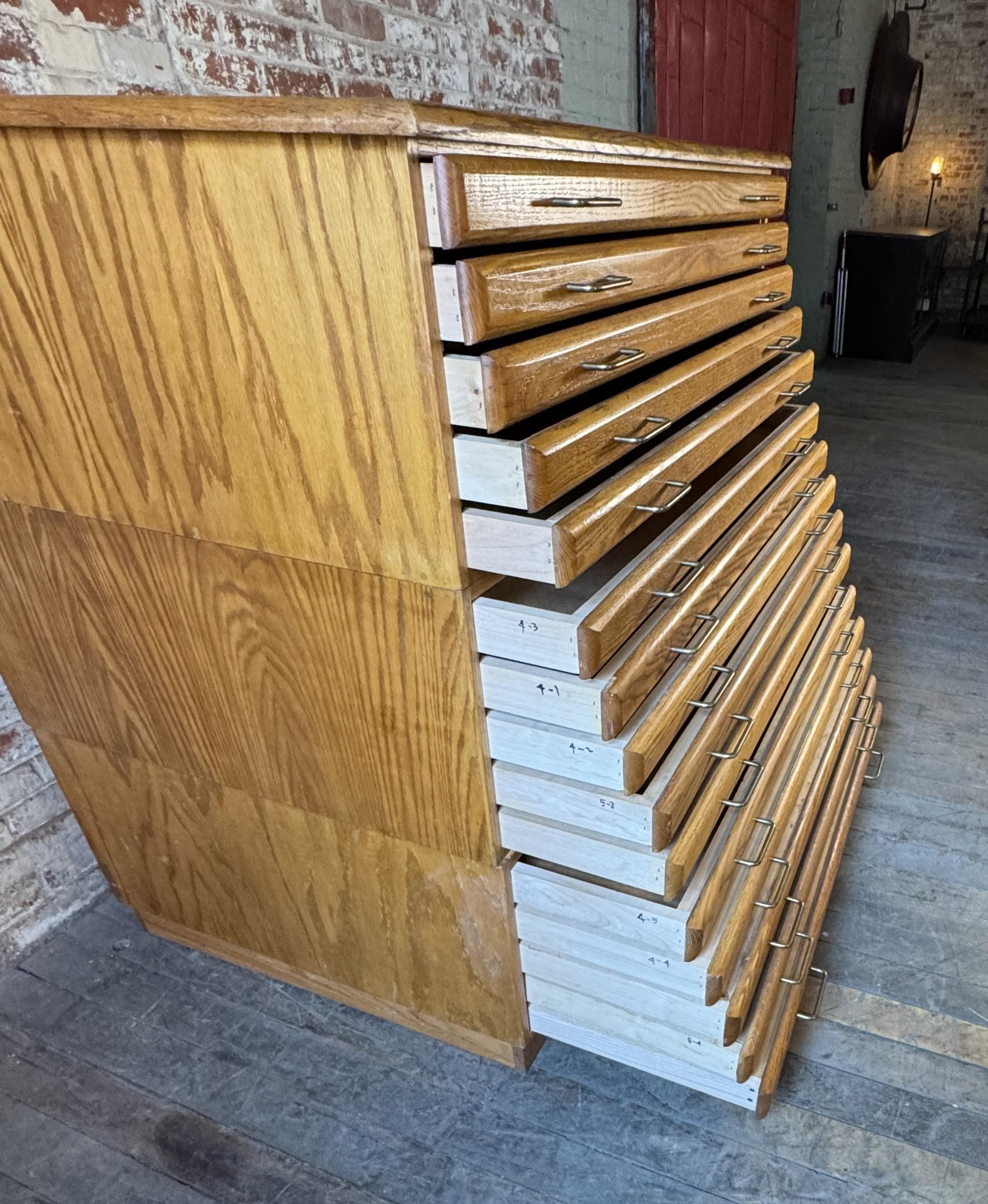 Archivador plano vintage de triple pila con 15 cajones en Bueno estado para la venta en Oakville, CT