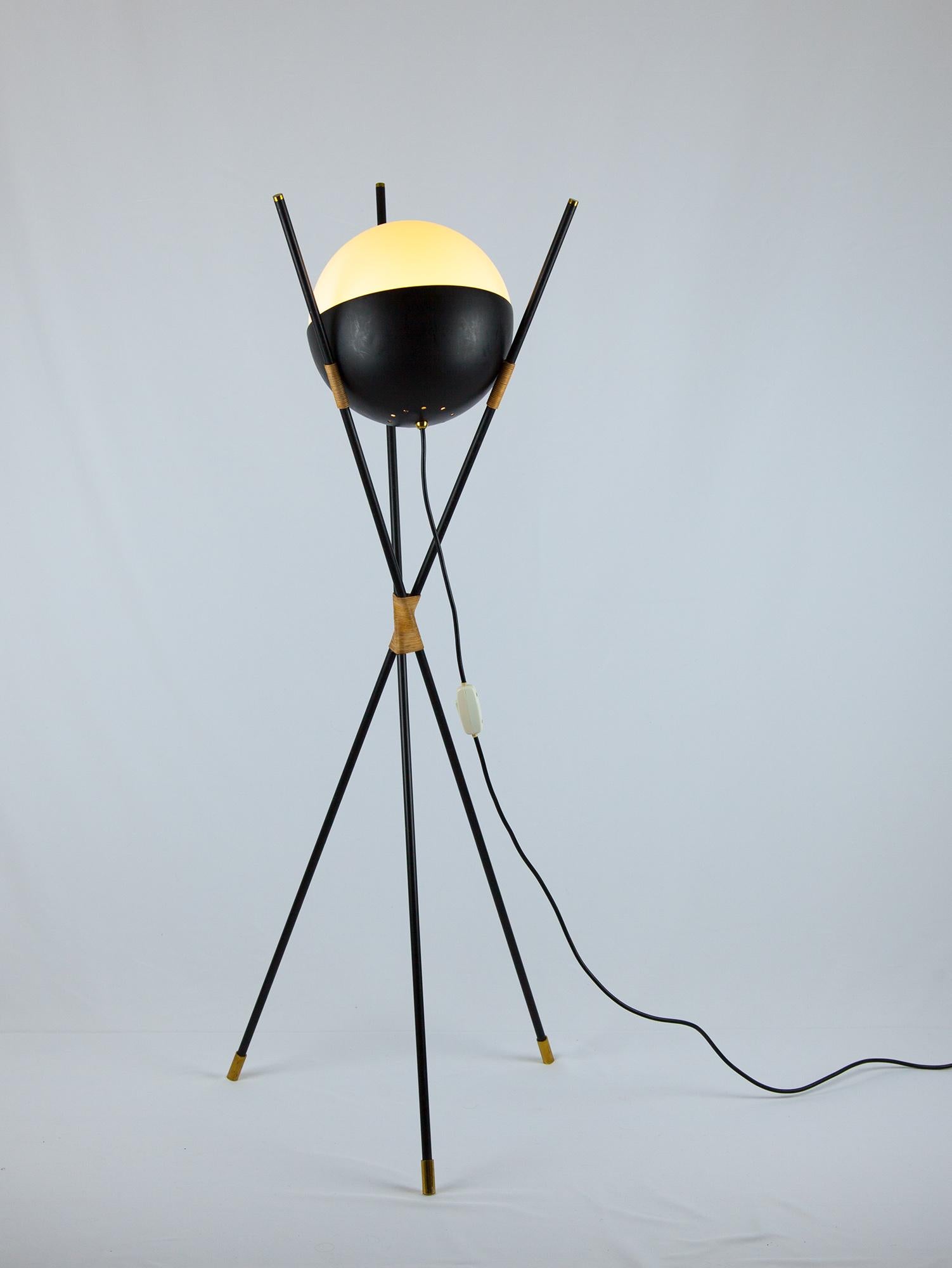 Vintage Tripod Floor Lamp, Angelo Brotto for Esperia, Italy, 1960s In Good Condition In PRESTON, AU