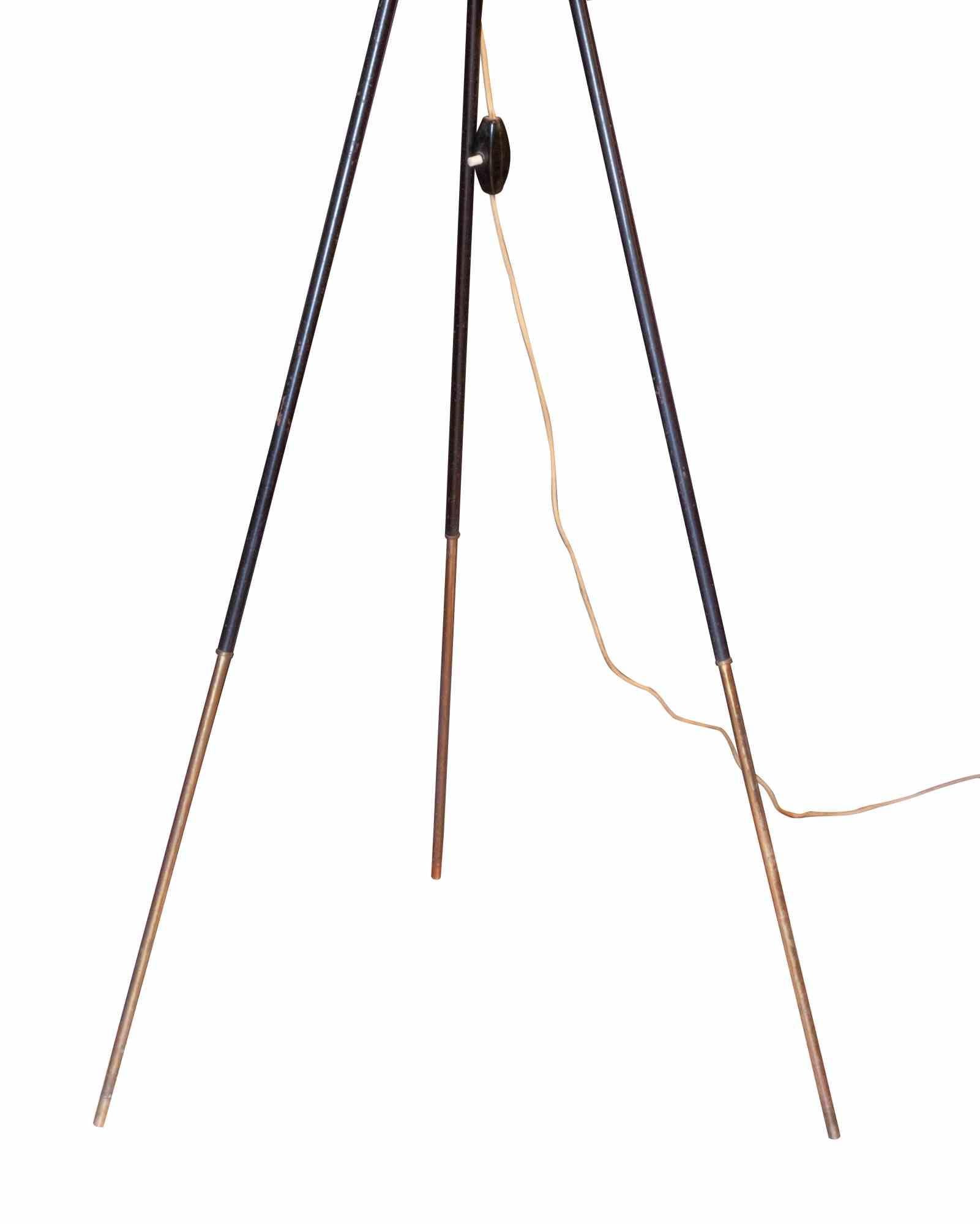 Tripod floor lamp is a design lamp realized in Italy in the 1950s.

White opaline glass, black varnished metal structure, brass details.


