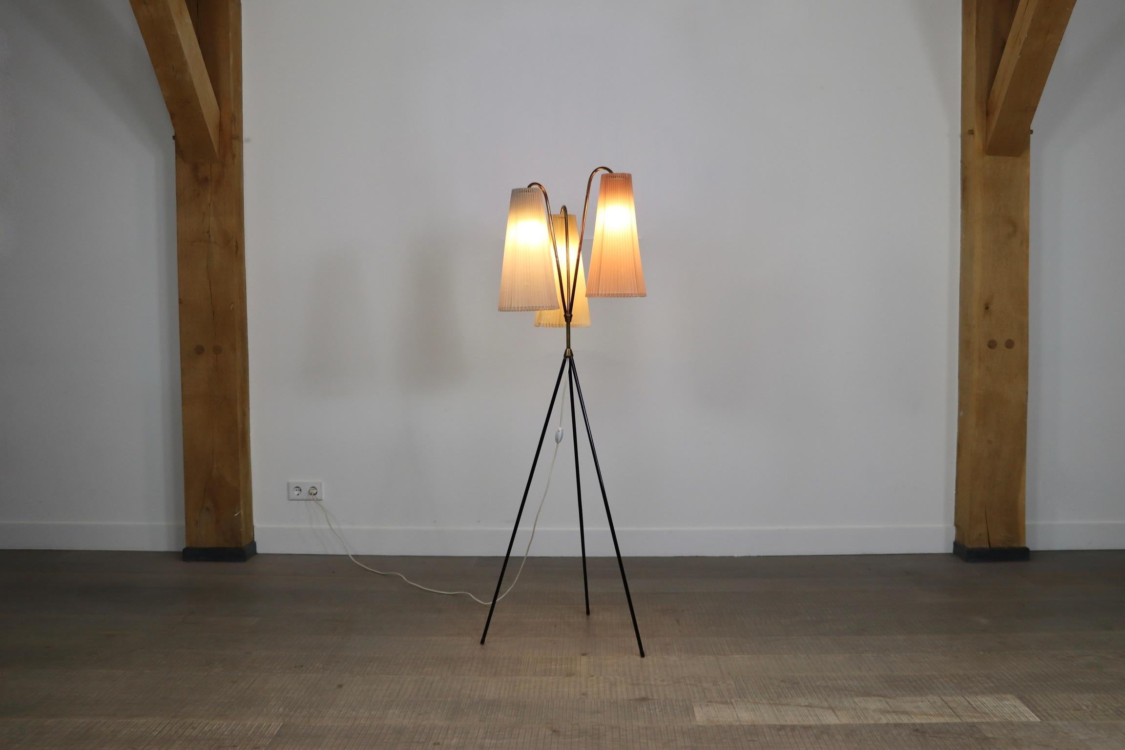 Mid-20th Century Vintage Tripod Floor Lamp in Brass and Plisse, 1950s For Sale