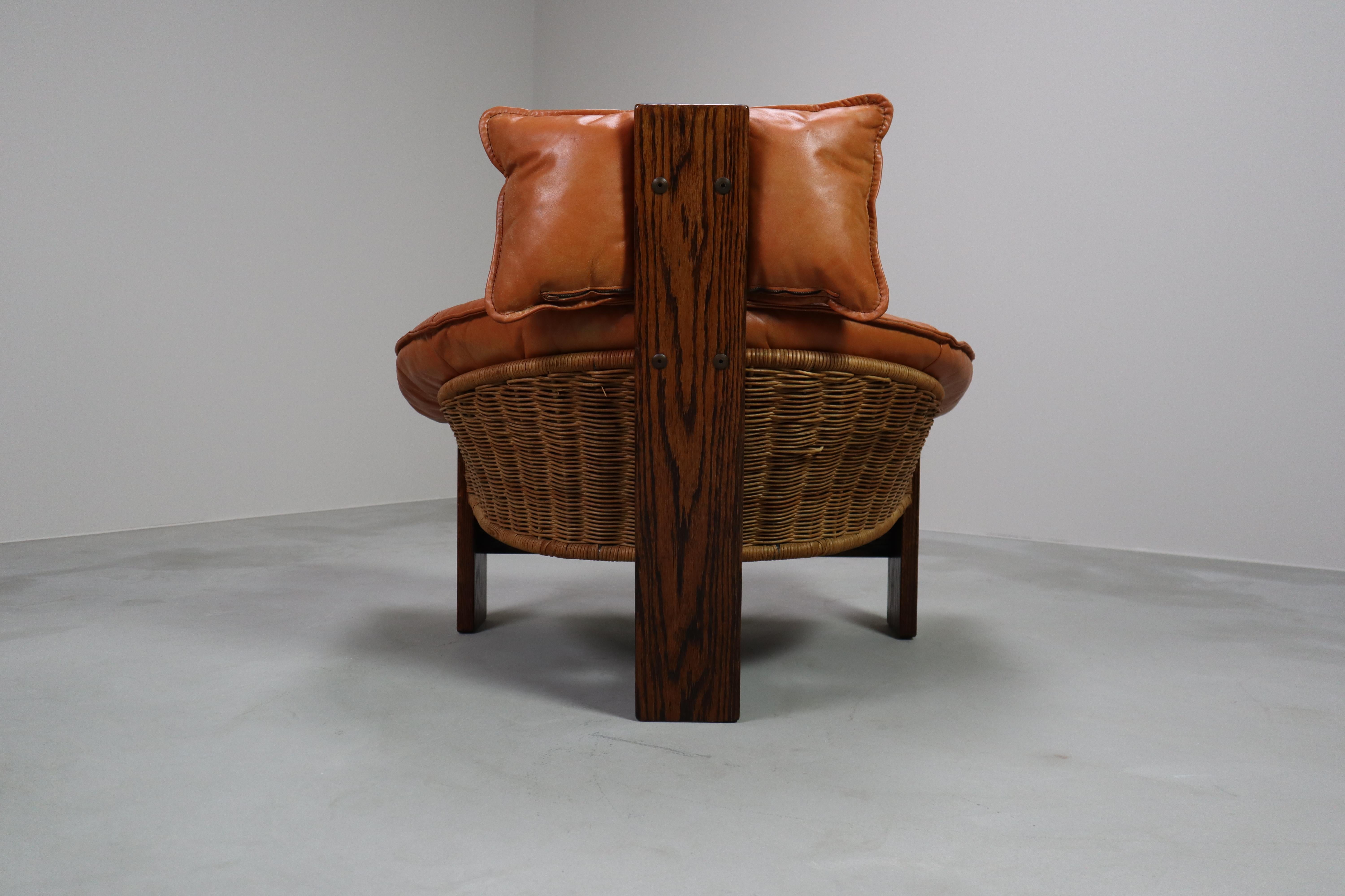 Sedia da salotto a treppiede vintage in pelle, rattan e quercia, Paesi Bassi in vendita 4