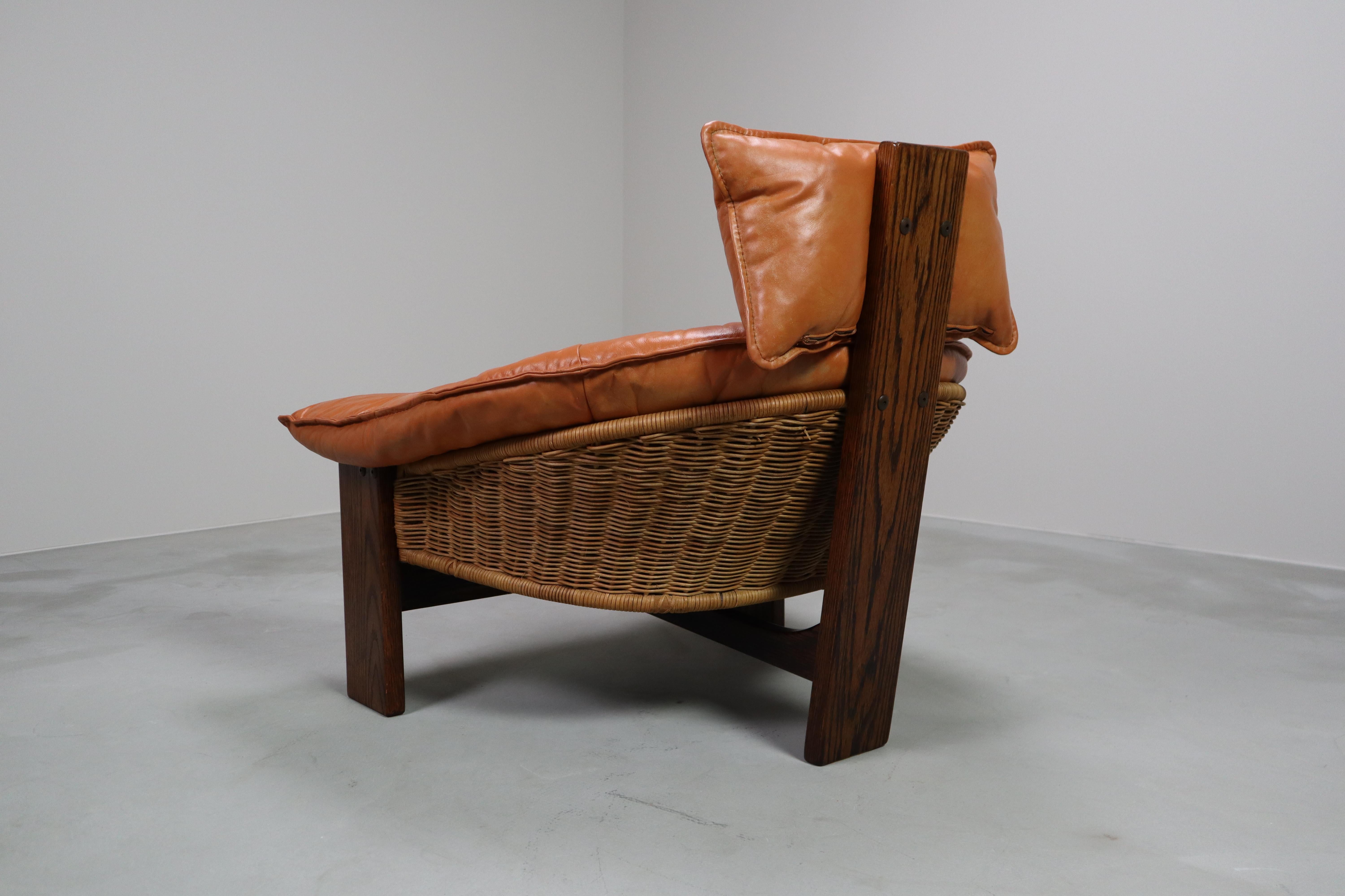 Sedia da salotto a treppiede vintage in pelle, rattan e quercia, Paesi Bassi in vendita 5
