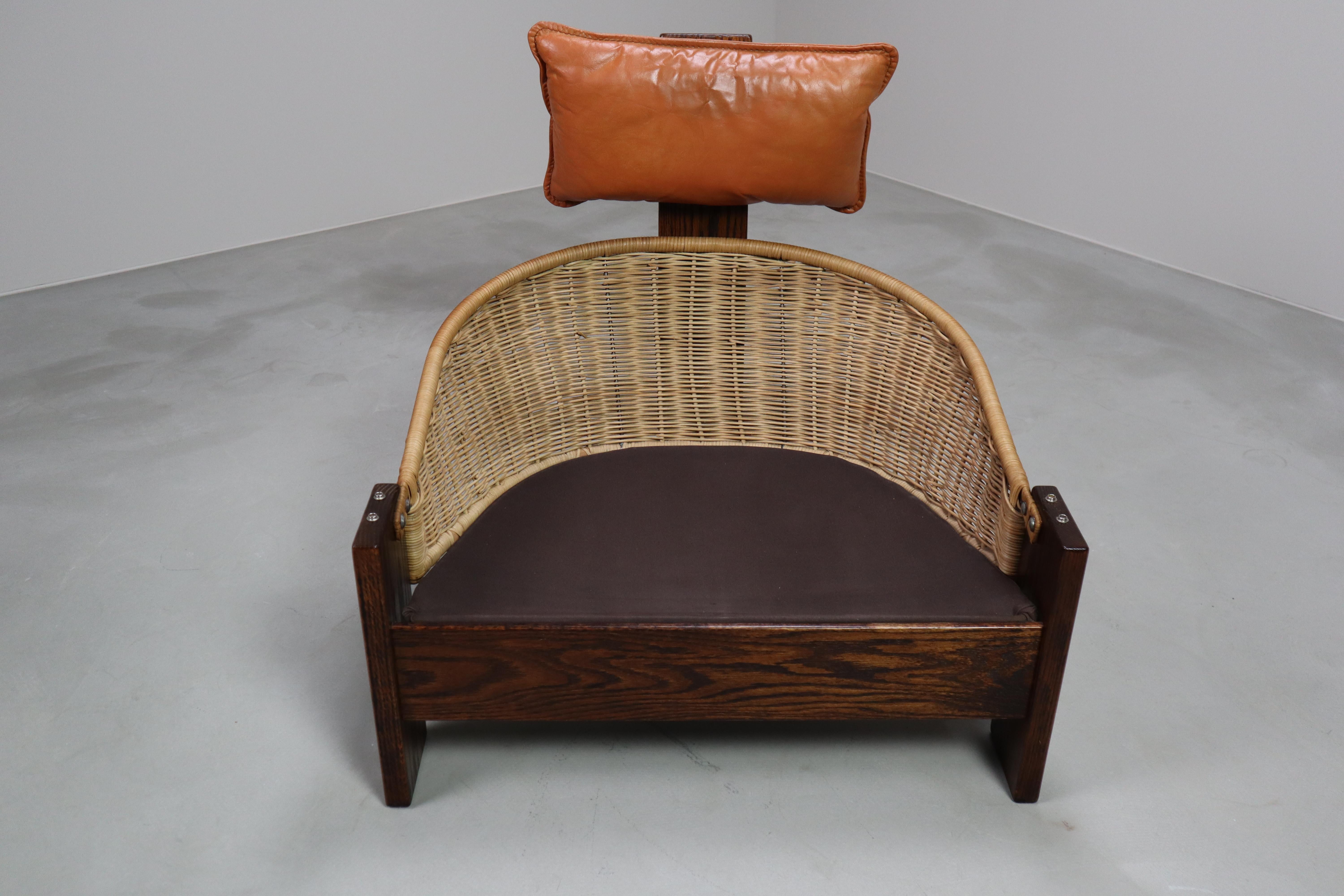 Sedia da salotto a treppiede vintage in pelle, rattan e quercia, Paesi Bassi in vendita 8