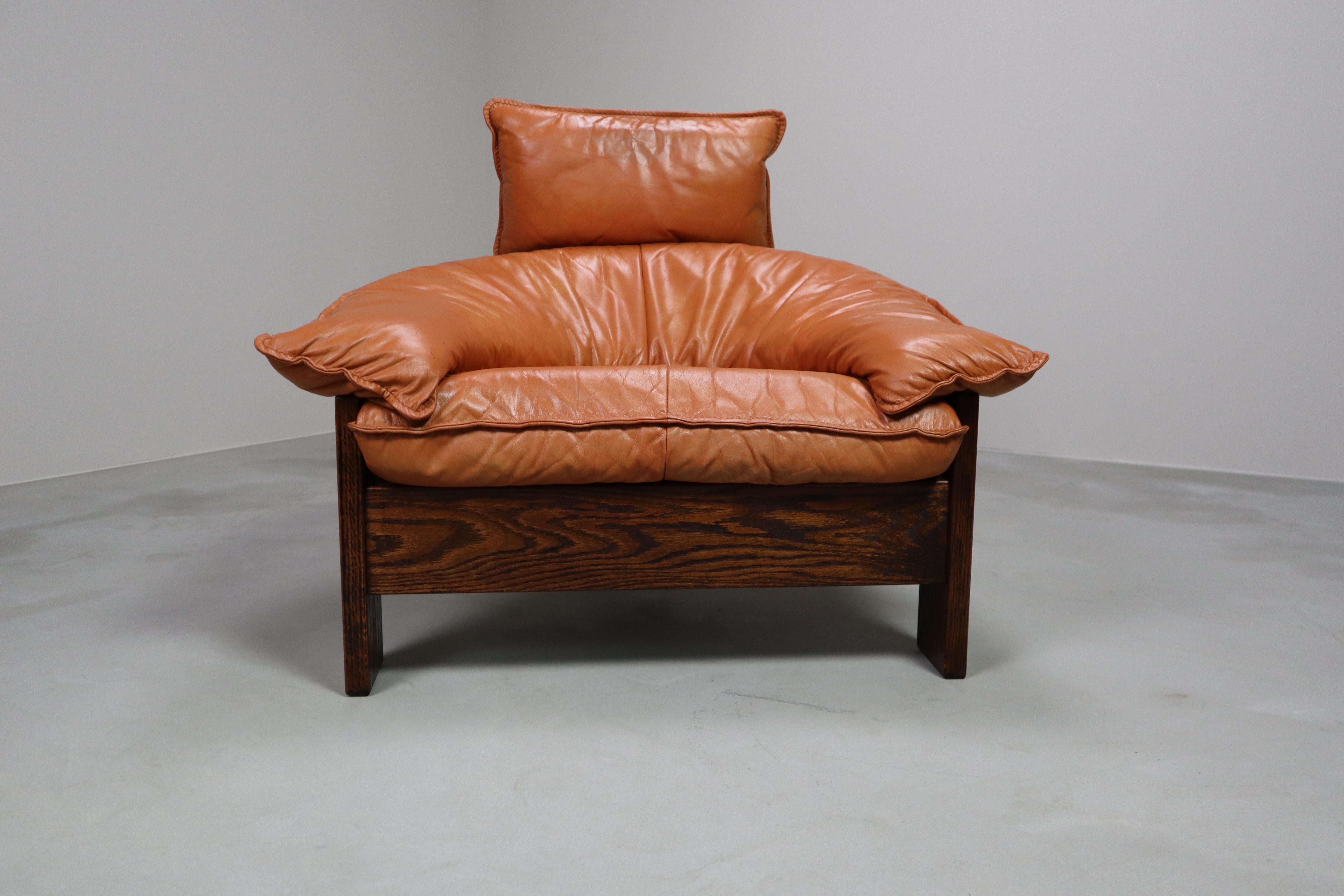 Olandese Sedia da salotto a treppiede vintage in pelle, rattan e quercia, Paesi Bassi in vendita