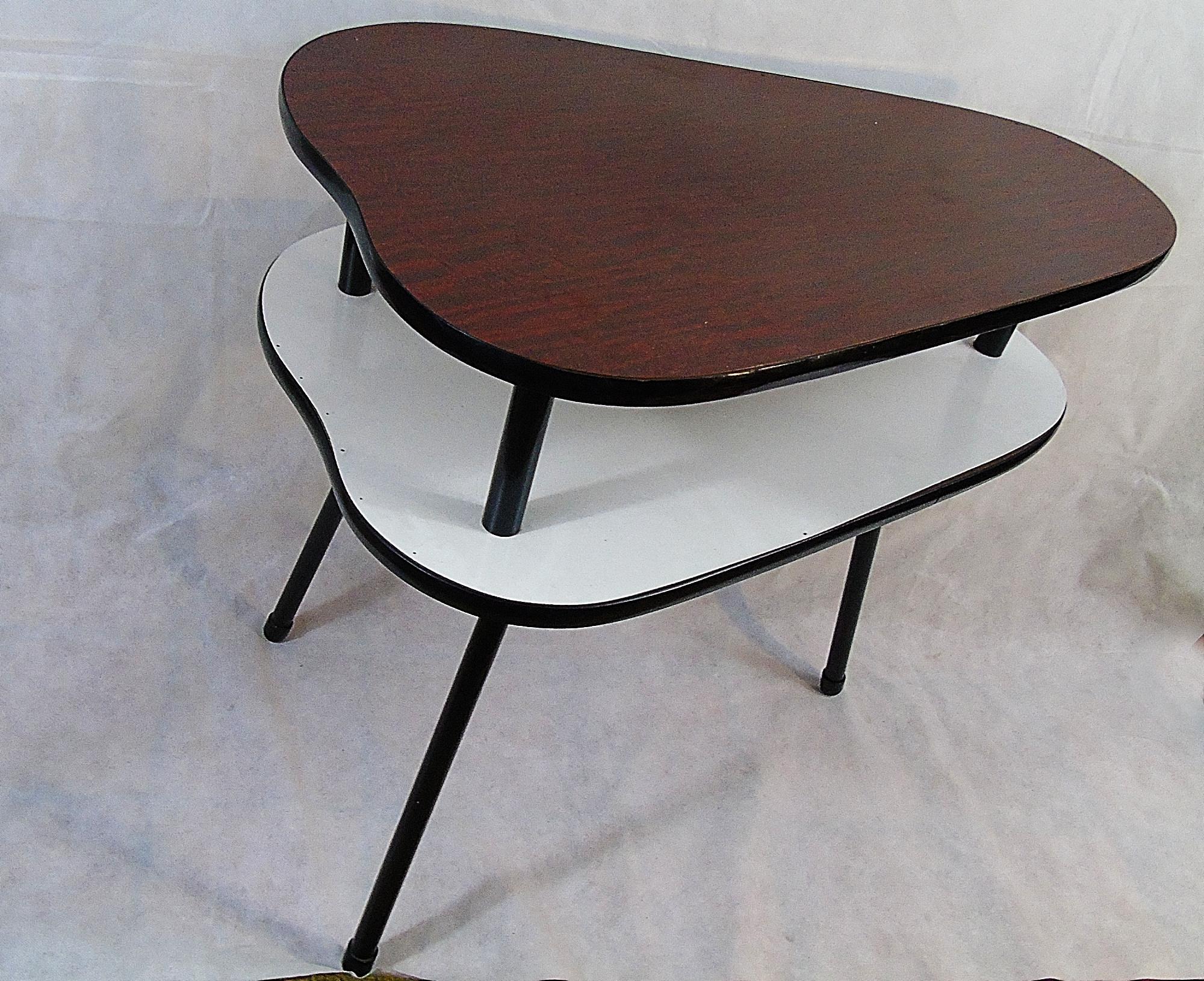 Vintage Tripod Side Table, 1960s im Zustand „Hervorragend“ in HEVERLEE, BE