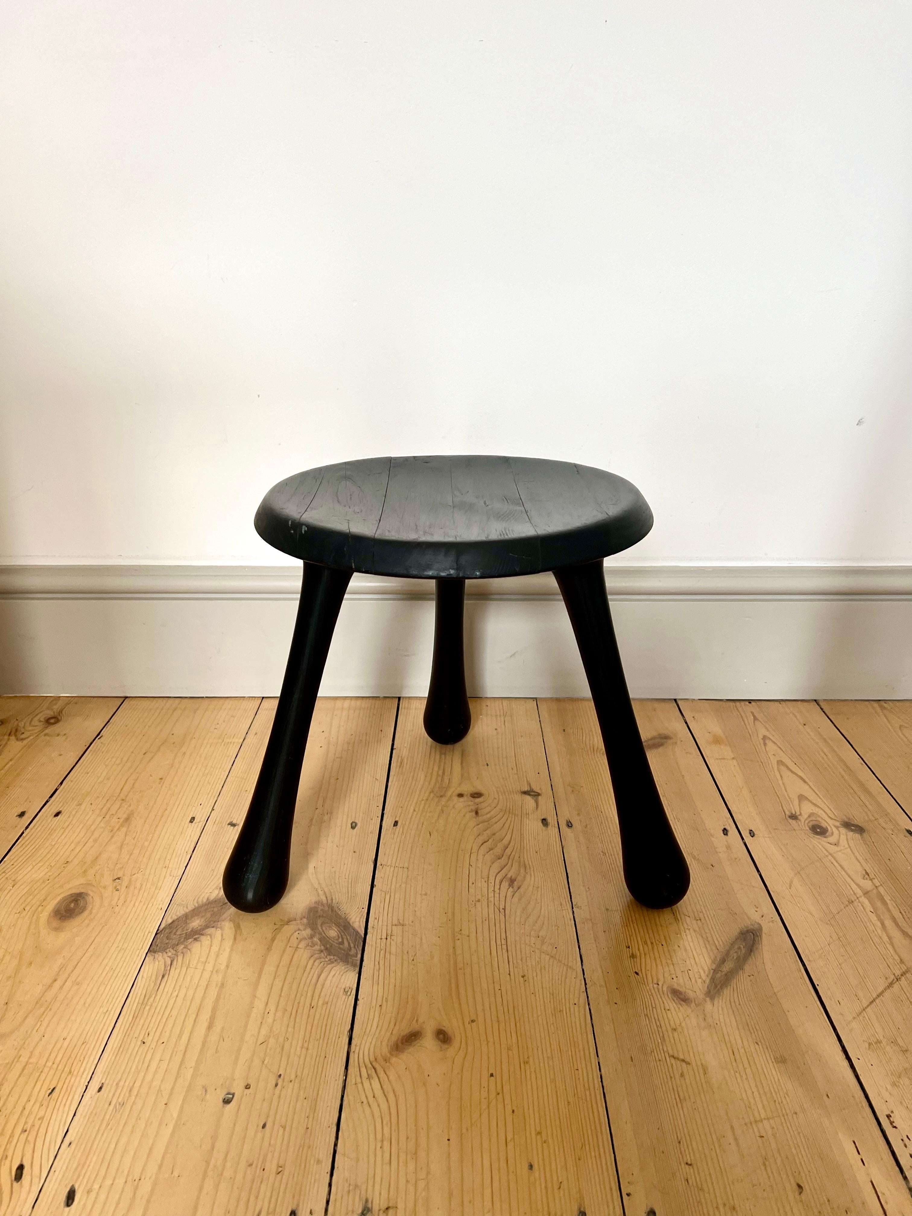 Tripod stool created by Ingvar Kamprad, the founder of Ikea for the VIP Habitat series in the early 2000's.

Classic tripod milking stool shape with nicely shaped legs and seat profile.

Original black finish.

Patina, signs of age and use as