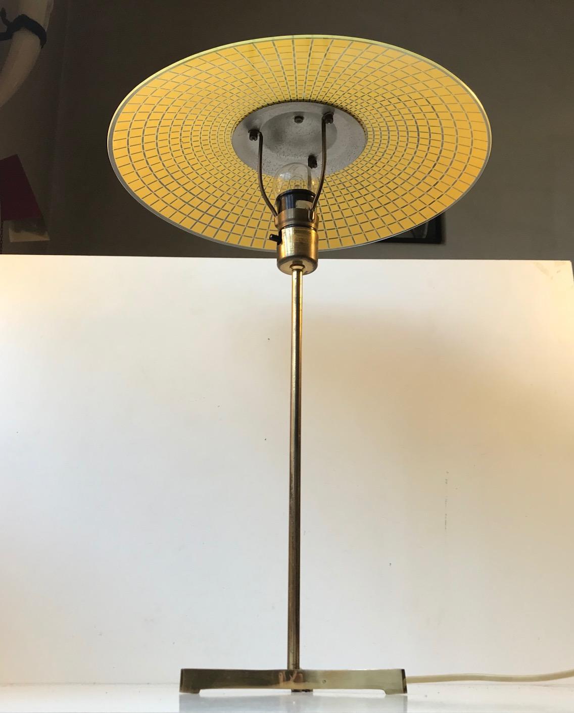 Mid-Century Modern Vintage Tripod Table Lamp in Brass and Checkered Glass, Swiss, circa 1960s For Sale
