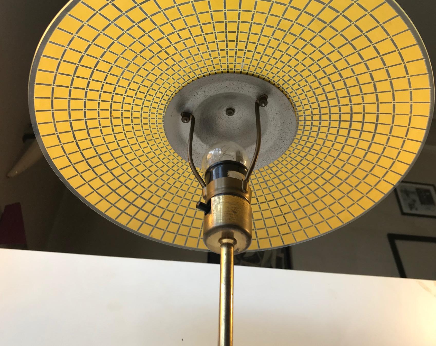 Vintage Tripod Table Lamp in Brass and Checkered Glass, Swiss, circa 1960s In Good Condition For Sale In Esbjerg, DK