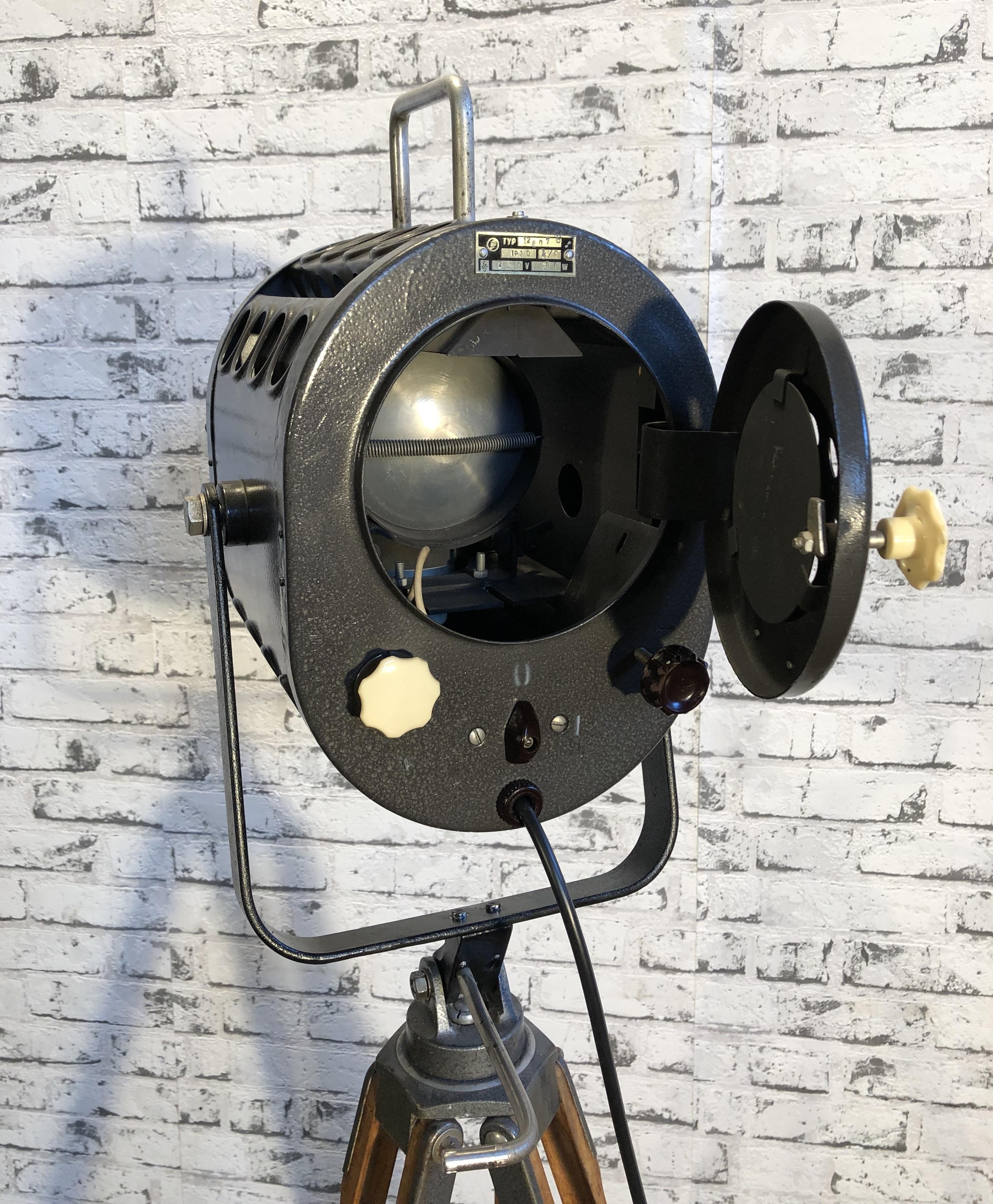 Vintage Tripod Theater Spotlight, 1960s In Good Condition In Kojetice, CZ