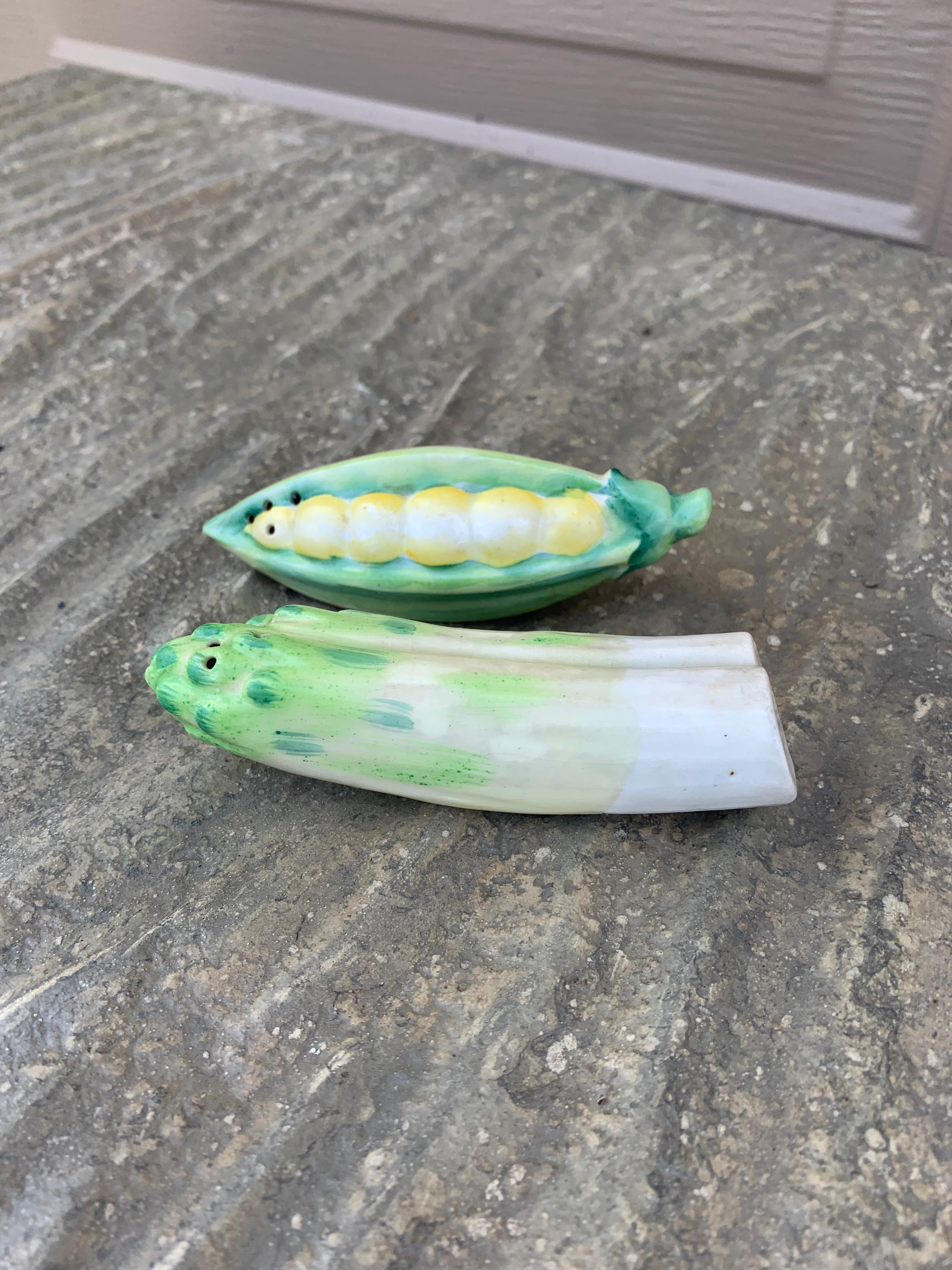 Country Vintage Trompe L'Oeil Ceramic Pea Pod and Asparagus Salt and Pepper Shakers