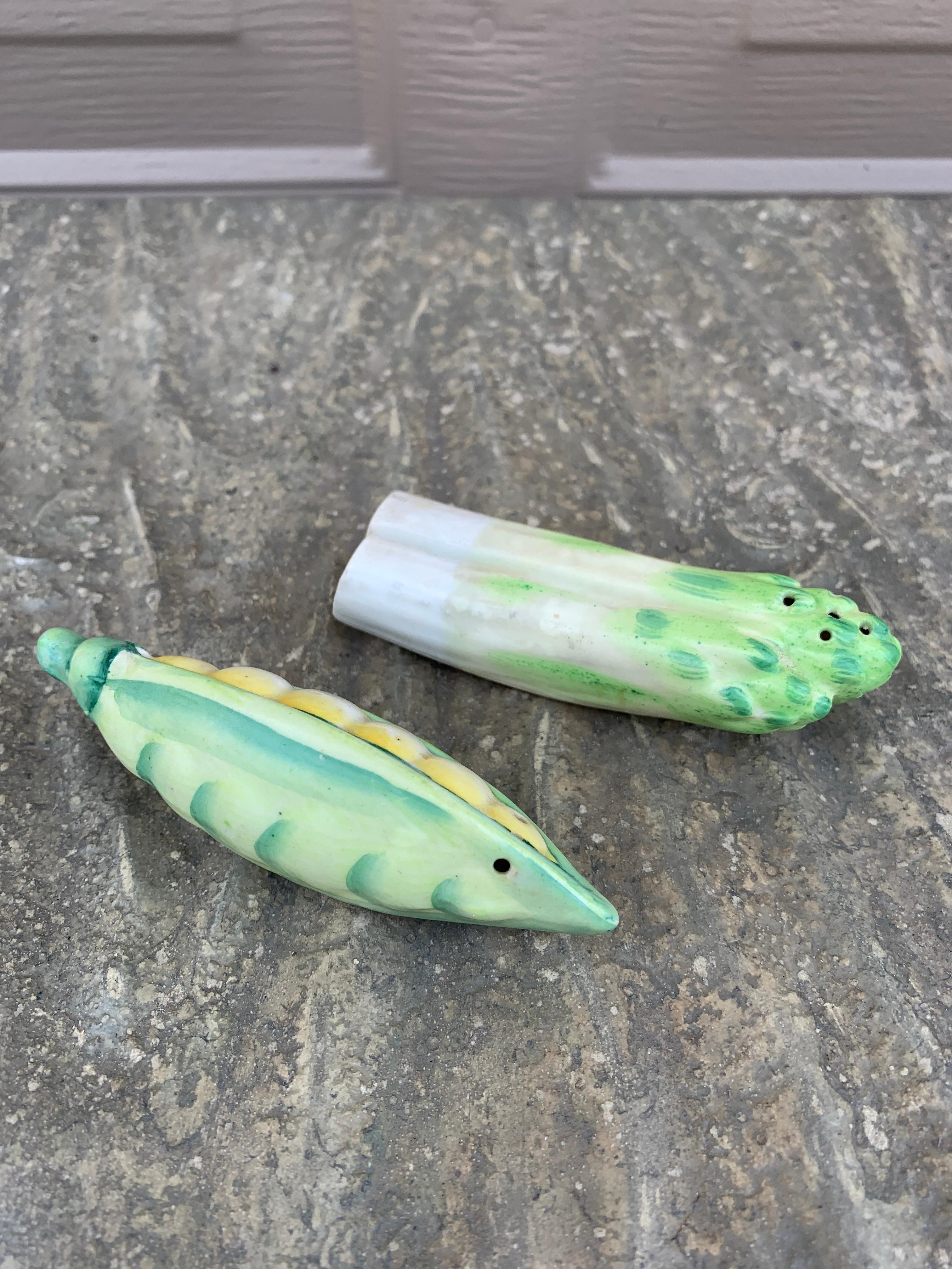 Mid-20th Century Vintage Trompe L'Oeil Ceramic Pea Pod and Asparagus Salt and Pepper Shakers