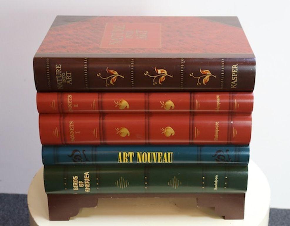 Cassapanca per libri impilati in finto trompe l'oeil d'epoca / Scatola decorativa di Don Andres in vendita 13