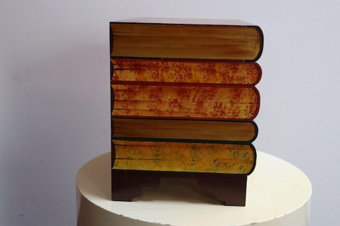 Cassapanca per libri impilati in finto trompe l'oeil d'epoca / Scatola decorativa di Don Andres In condizioni buone in vendita a Brooklyn, NY