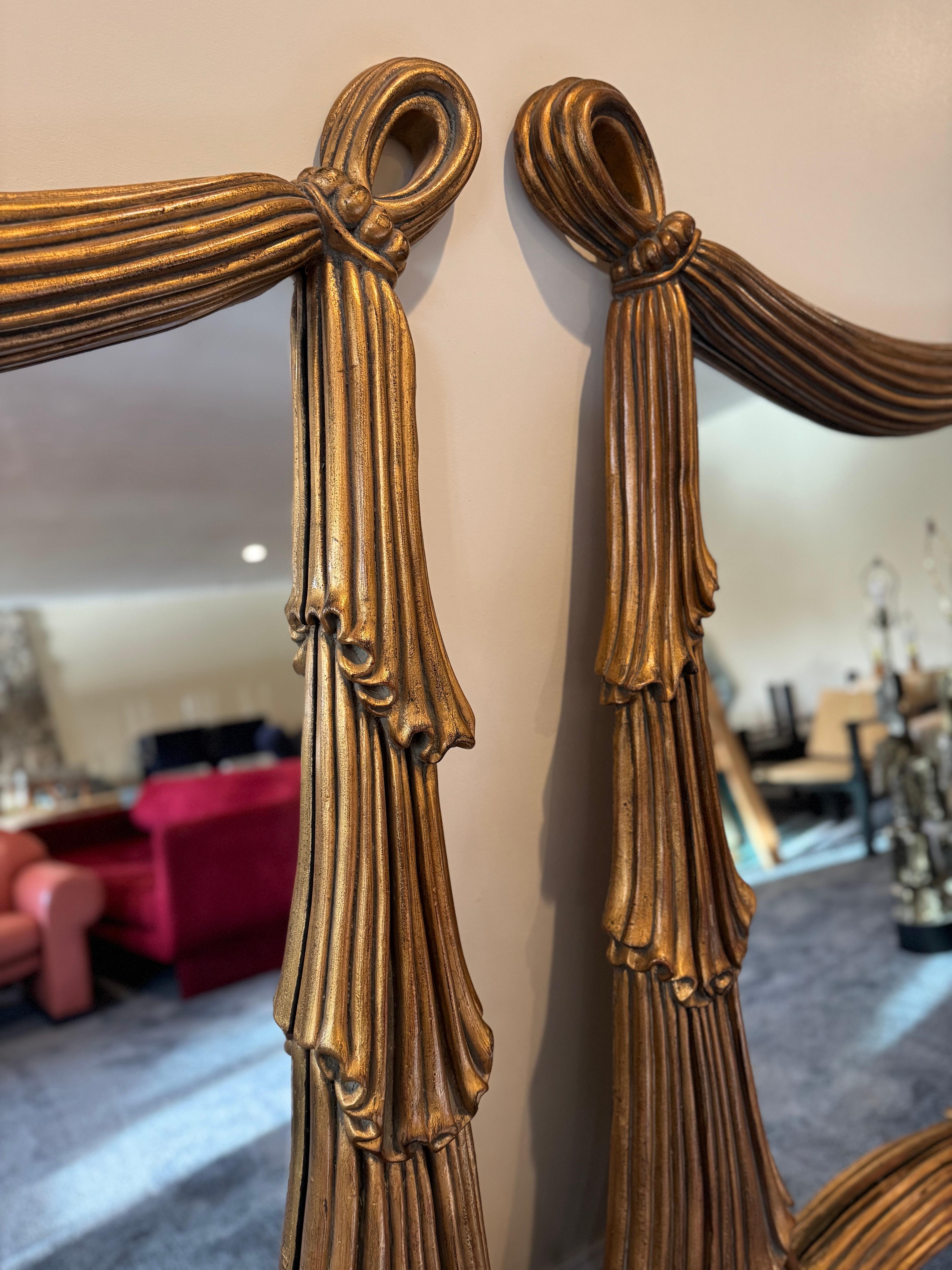 Americano Specchi d'epoca Trompe L'Oeil Hollywood Regency Drape Swag - una coppia in vendita