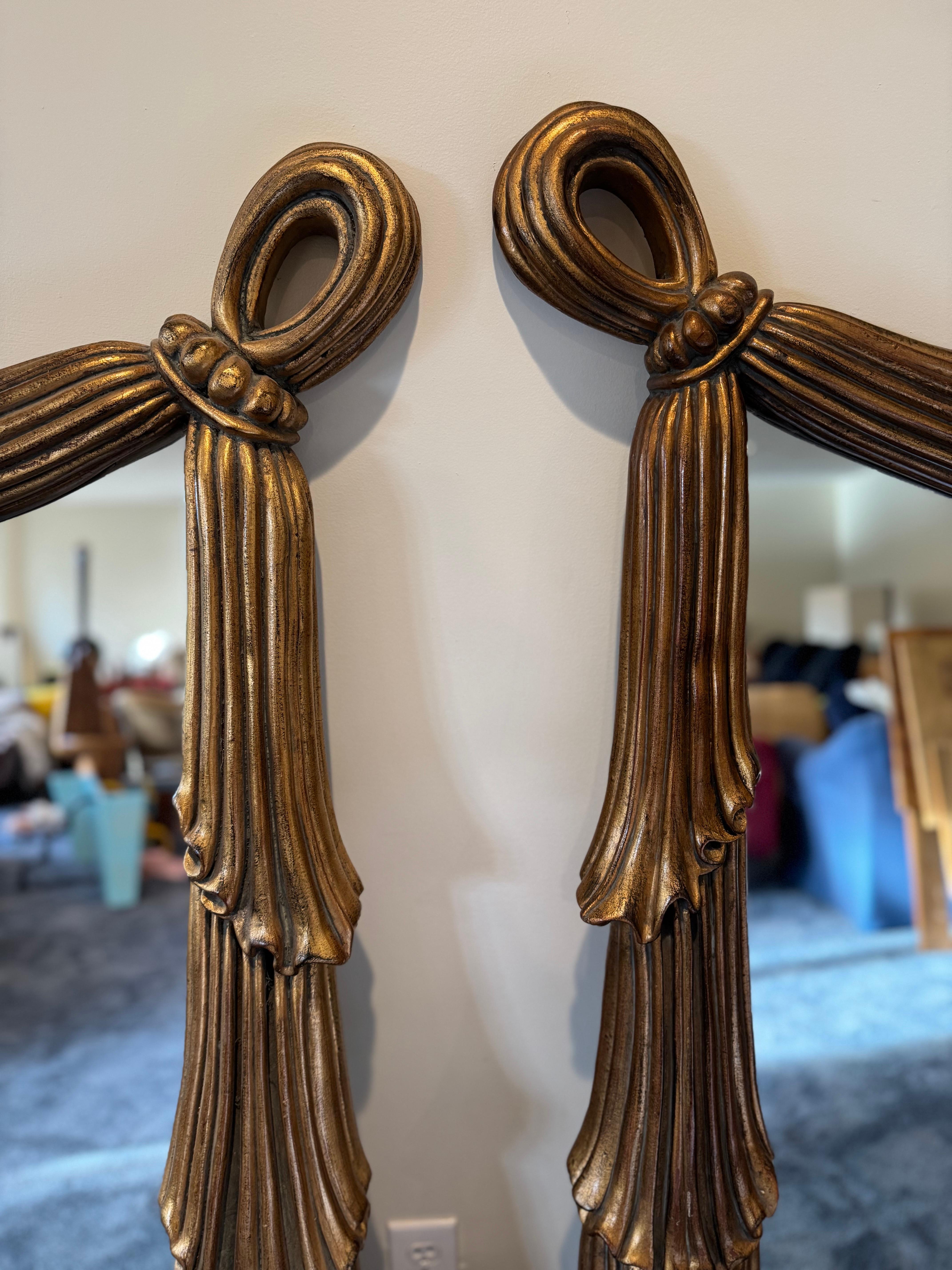 Specchi d'epoca Trompe L'Oeil Hollywood Regency Drape Swag - una coppia In condizioni buone in vendita a Roanoke, VA